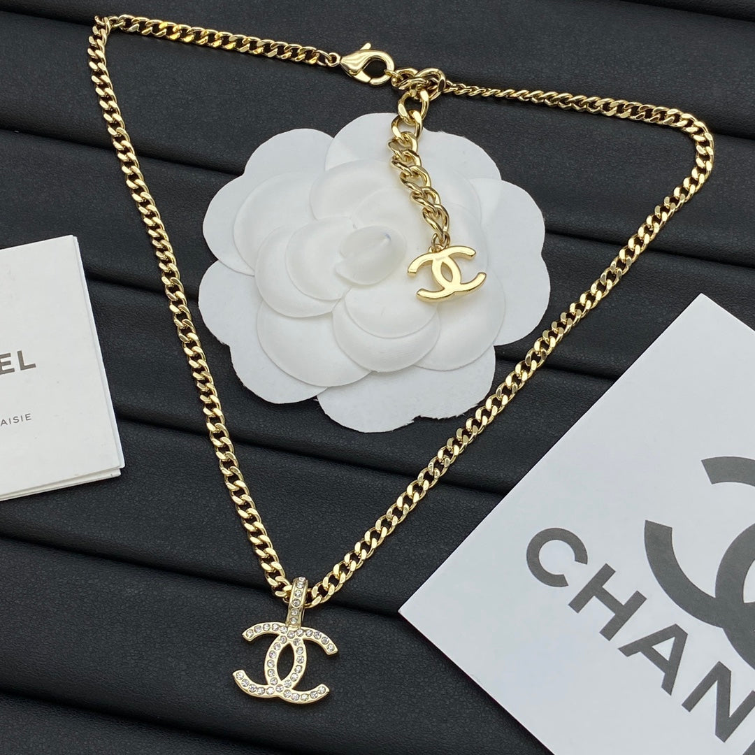 Crystal Outline CC Logo Pendant Curb Chain Necklace – Gold & Silver