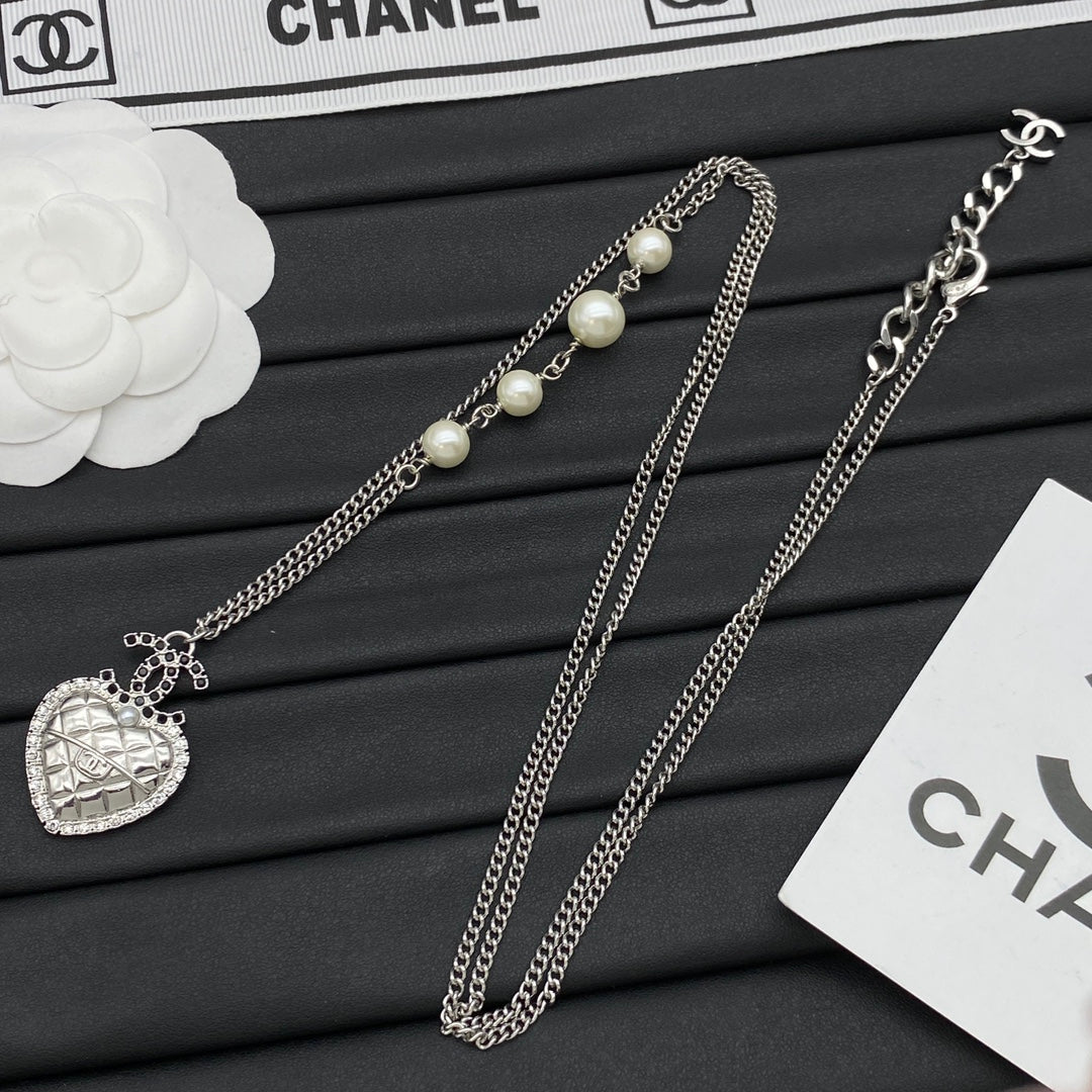 Quilted Heart CC Charm Pearl & Chain Long Necklace – Gold & Silver