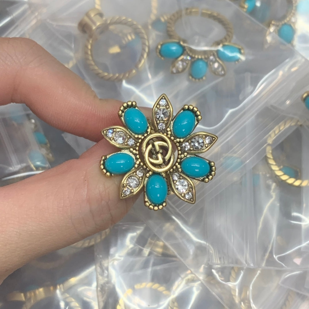 Gold Pearl Daisy Flower Logo Jewelry Set