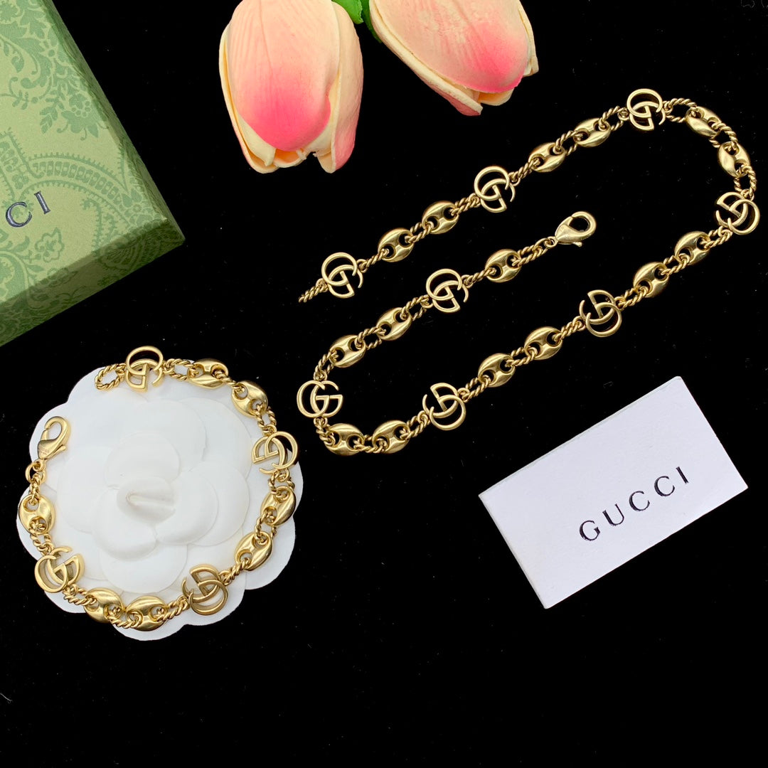 Logo Link Chain Set with White Flower Accent