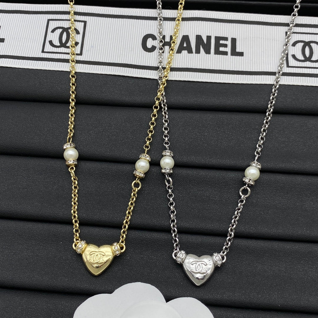 CC Embossed Heart & Pearl Crystal Rondelle Pendant Necklace – Gold & Silver