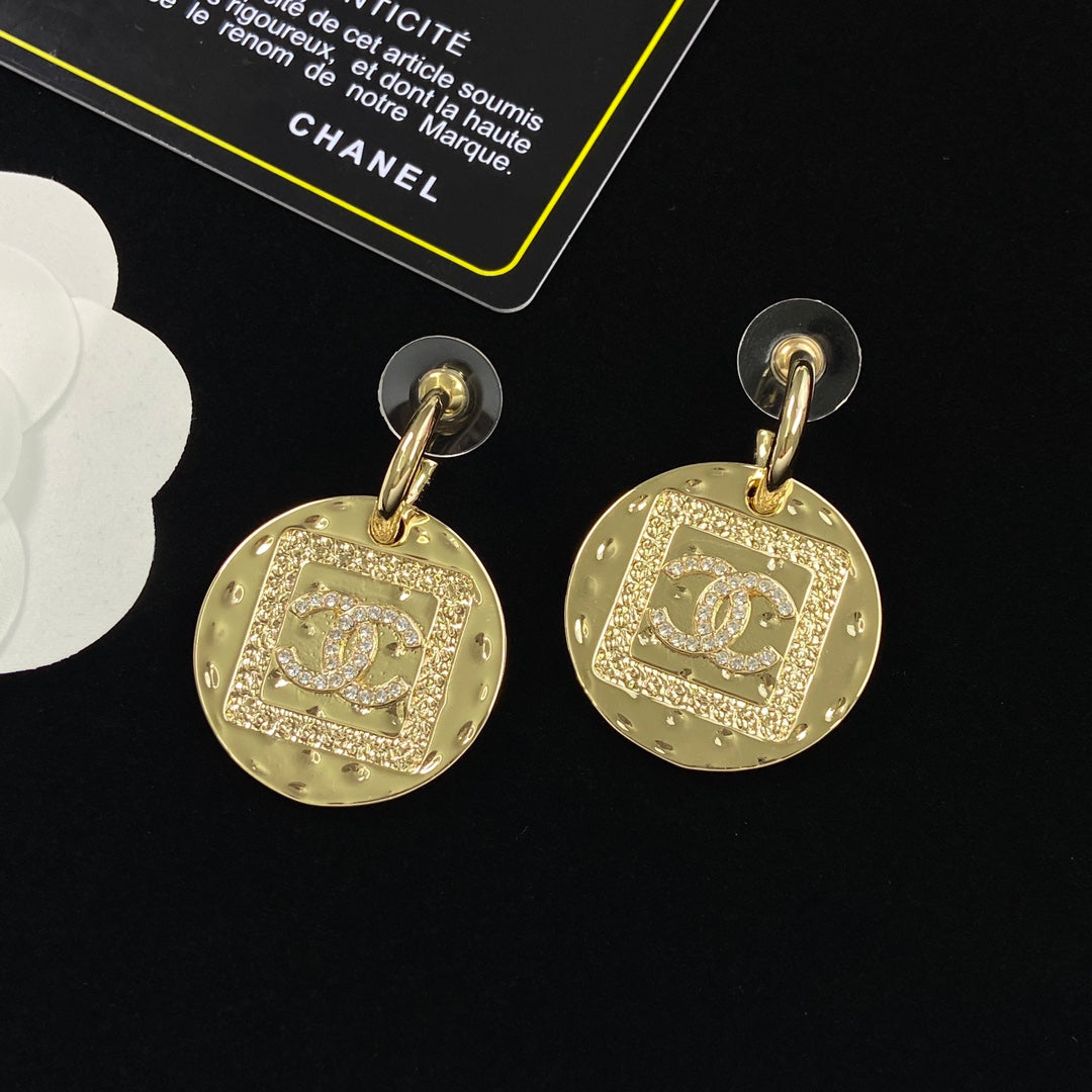 Engraved Medallion Curb Chain Jewelry Set
