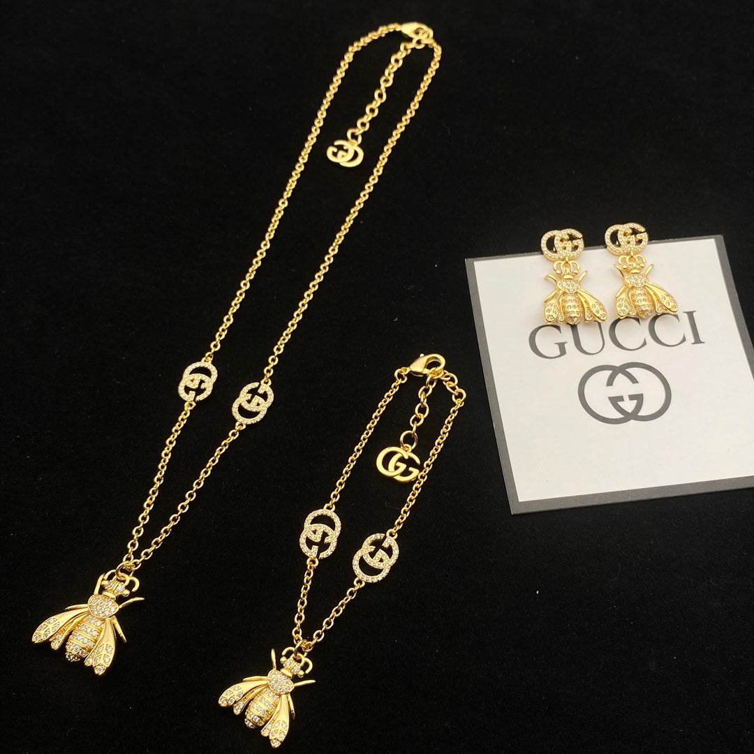 Pavé Crystal Bee Charm Logo Chain Jewelry Set