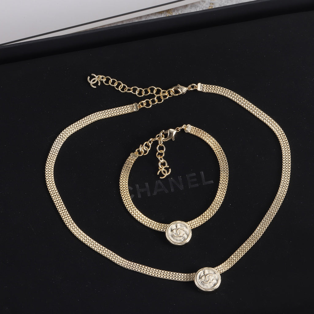 Gold Mesh Chain Coin Pendant Necklace & Bracelet Set