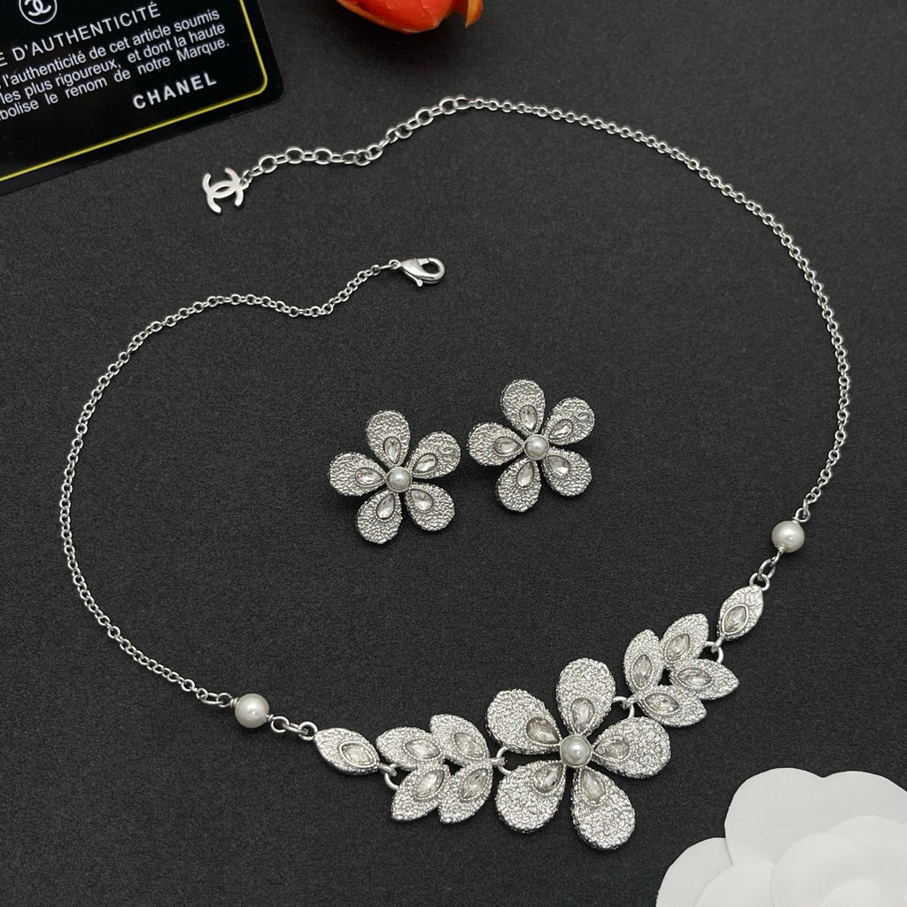 Textured Floral Cluster Pearl & Crystal Jewelry Set