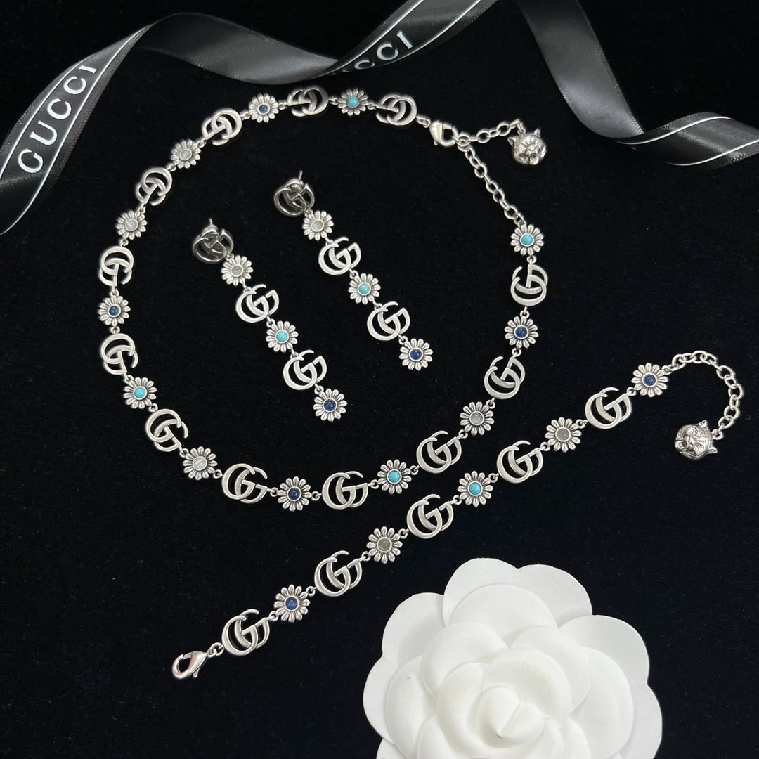 Vintage Daisy Logo Jewelry Set