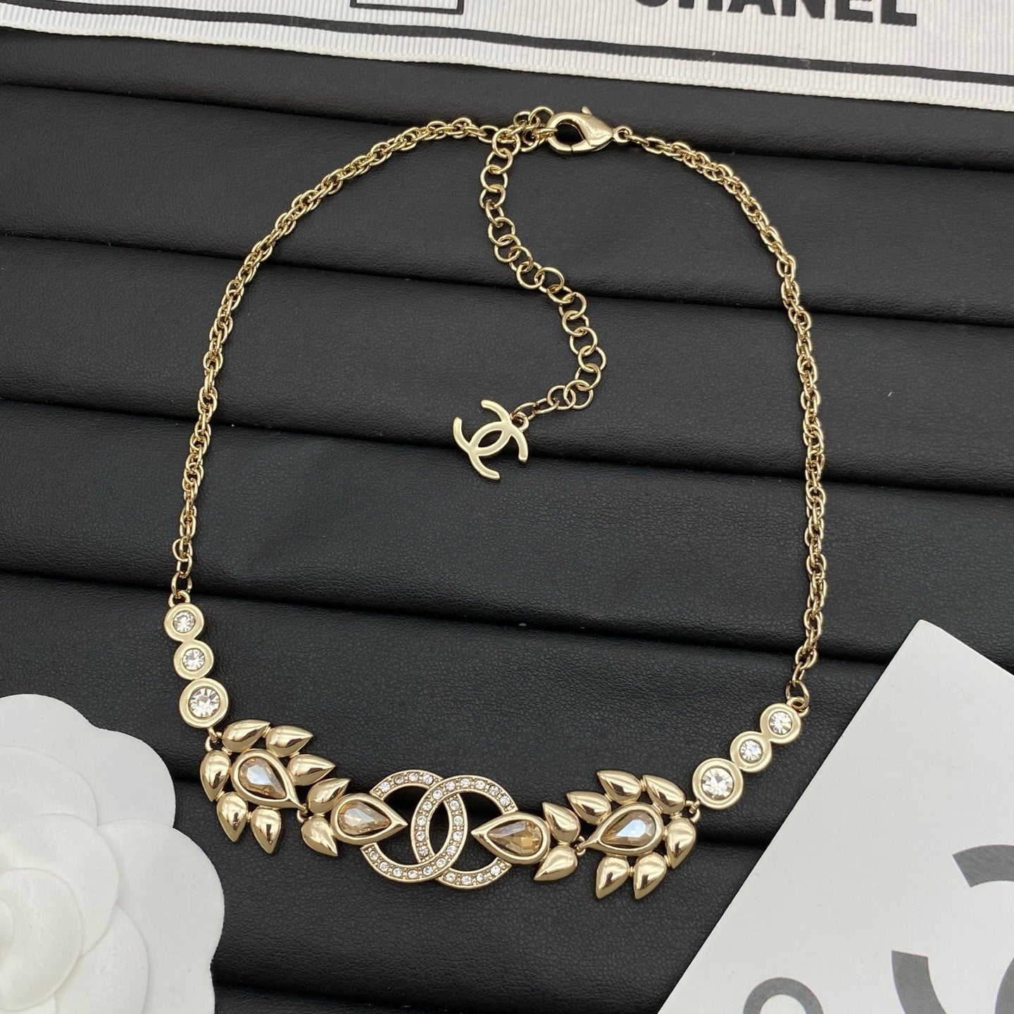 Leaf Crystal Teardrop Choker Necklace