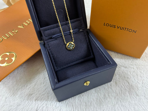 Black Onyx Clover Round Disc Pendant Necklace