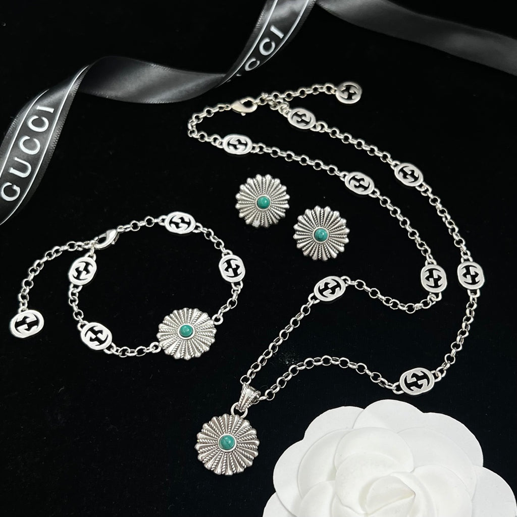 Silver-tone Daisy Turquoise Pendant Jewelry Set