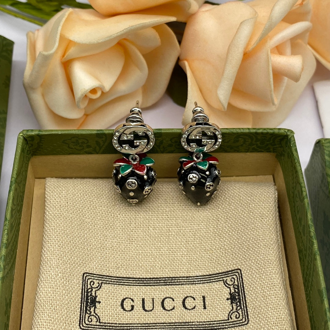Black Strawberry Jewelry Set with Silver Chain