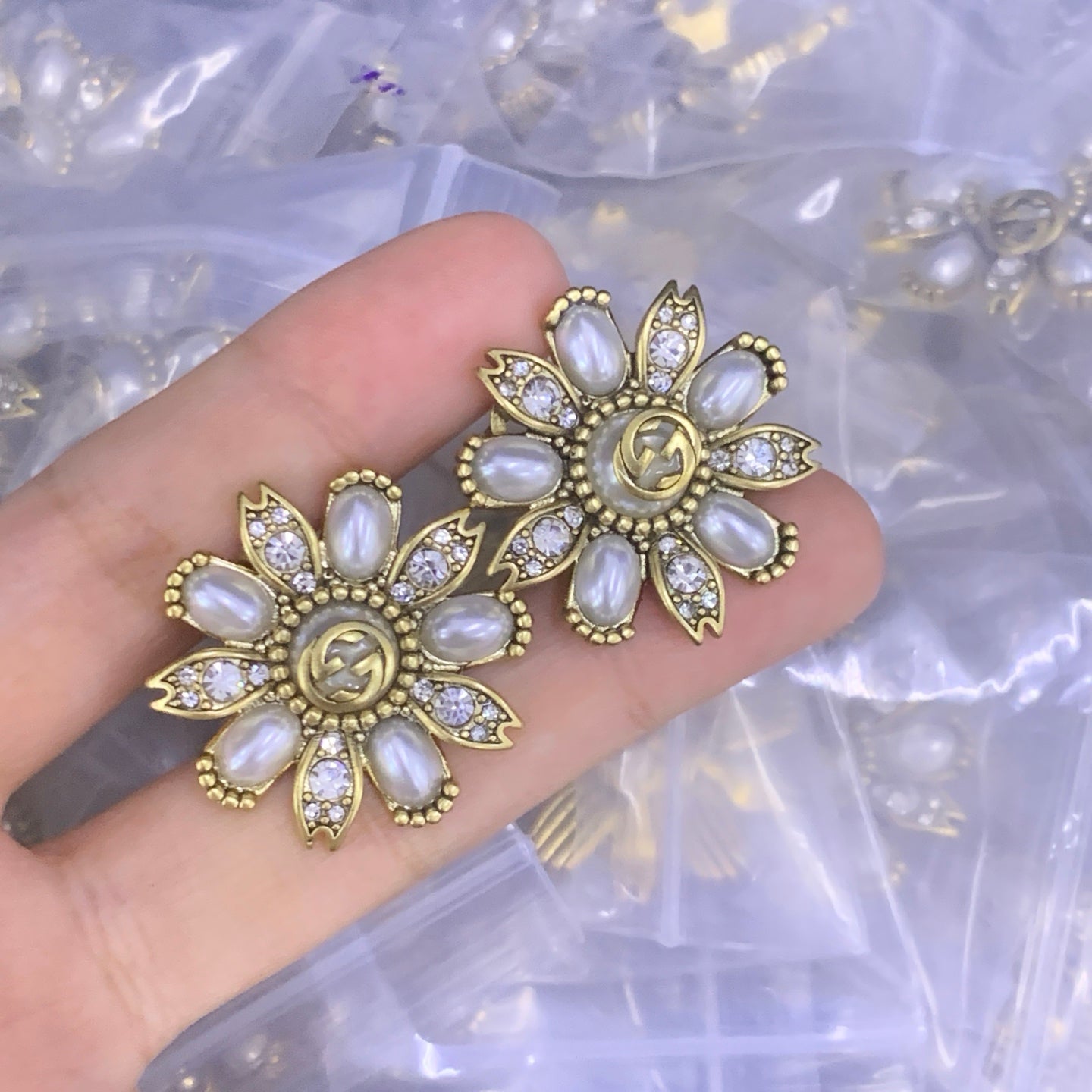 Gold Pearl Daisy Flower Logo Jewelry Set