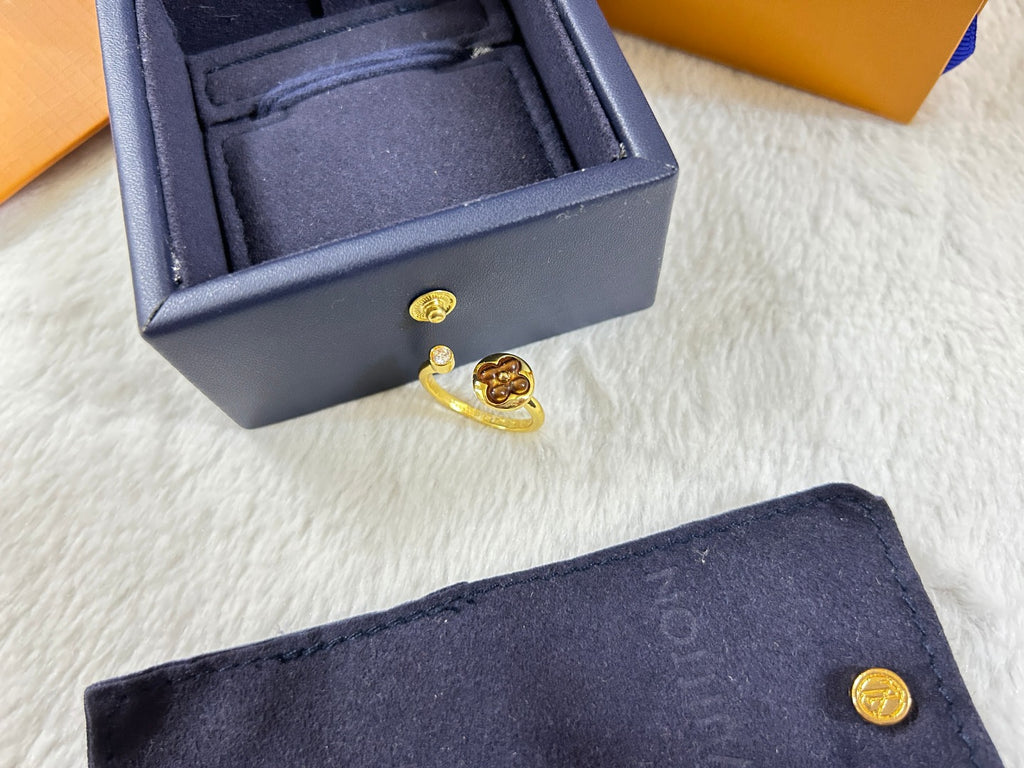 Tiger's Eye Round Four-Leaf Clover Open Ring