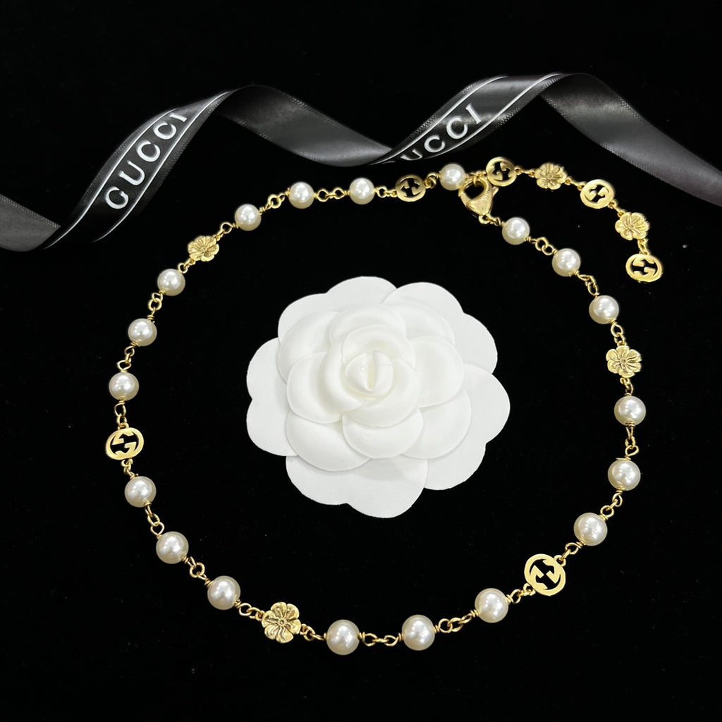 Pearl & Flower Logo Jewelry Set
