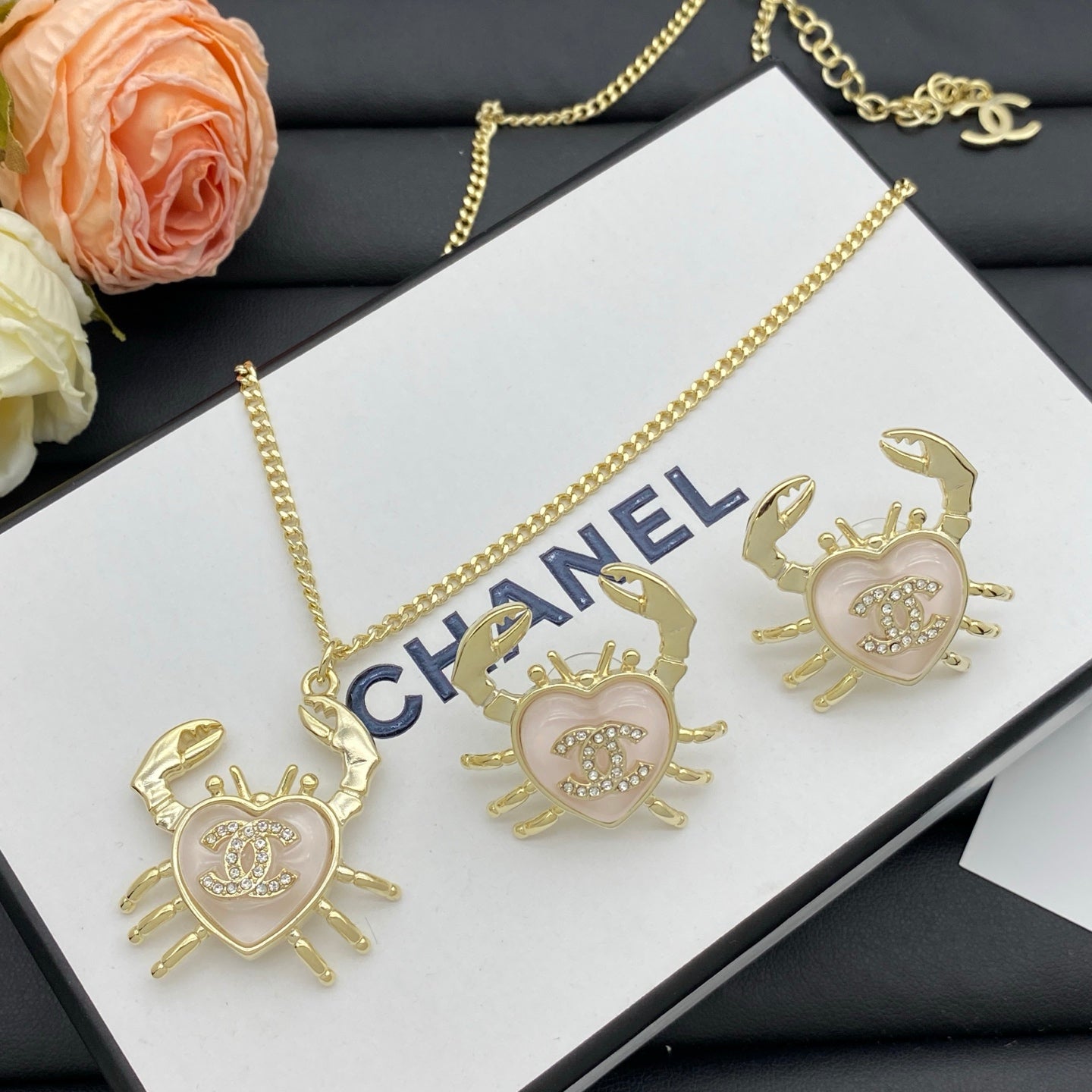 Cute Crab & Heart Charm Jewelry Set – Necklace & Earrings in Gold