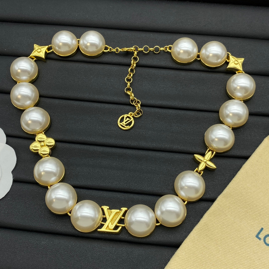 Large Faux Pearl & Four-Petal Flower Spacer Choker Necklace
