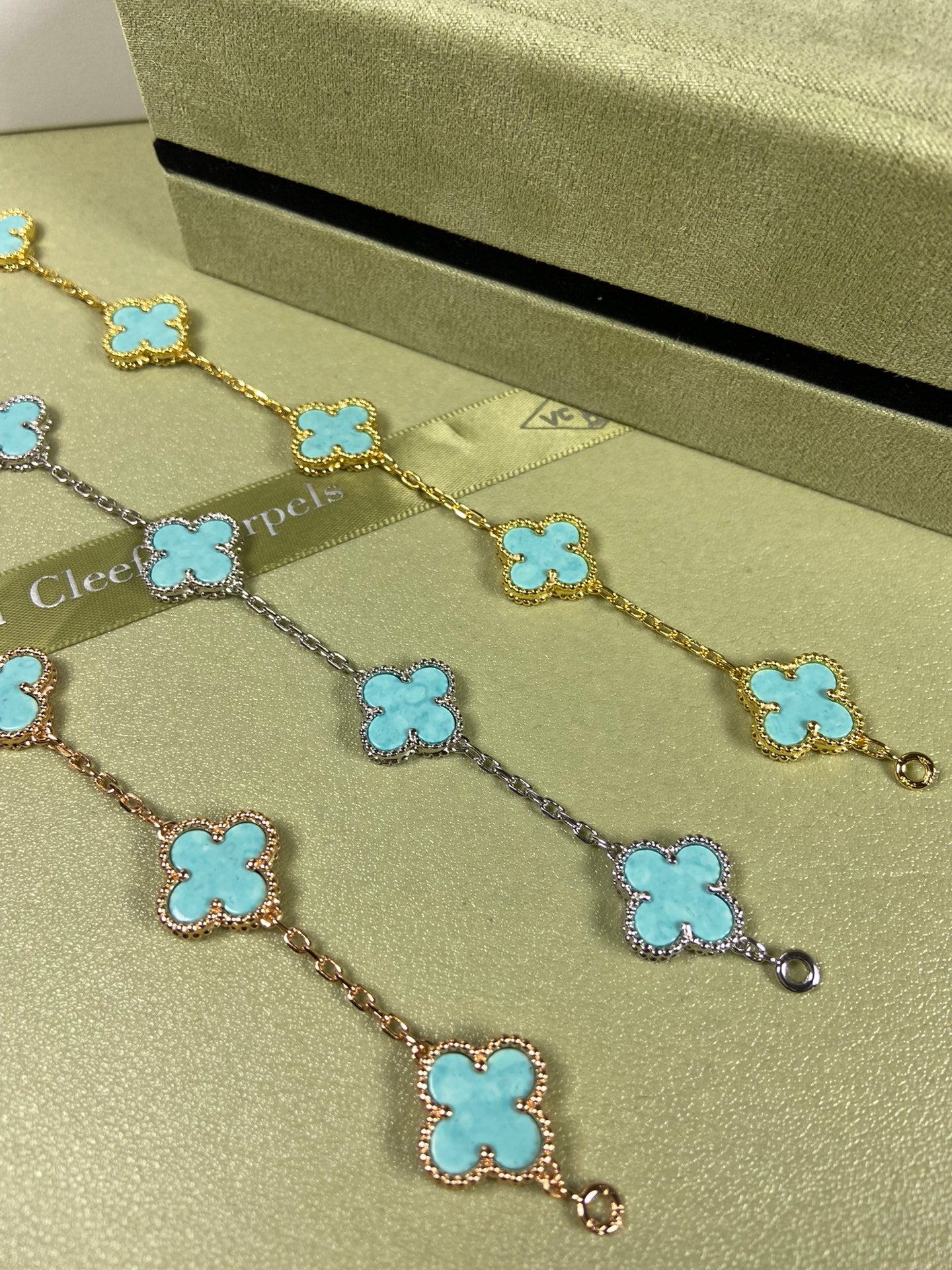Turquoise Five-Flower Bracelet