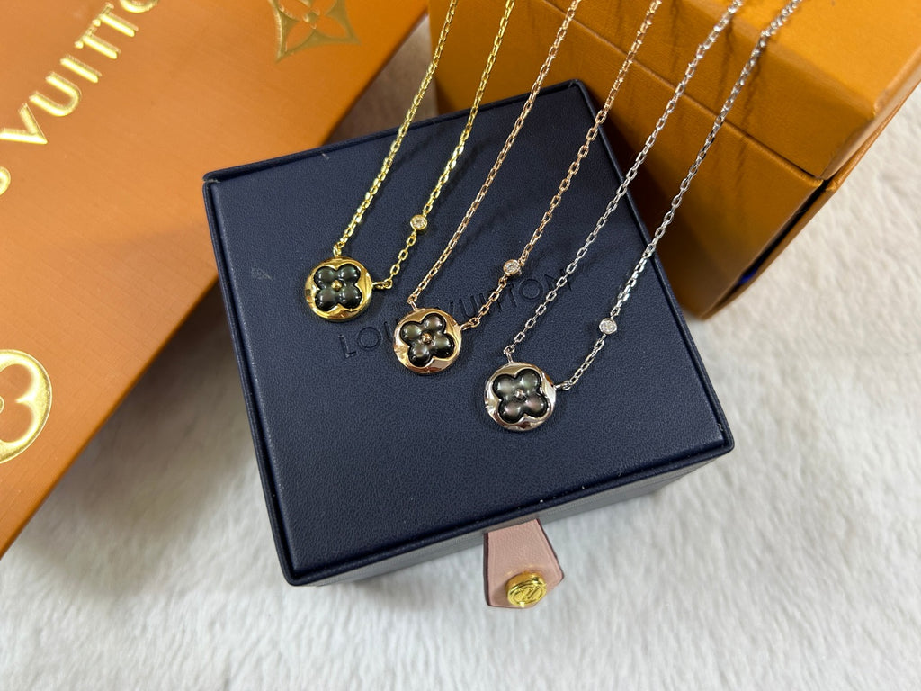 Black Onyx Clover Round Disc Pendant Necklace