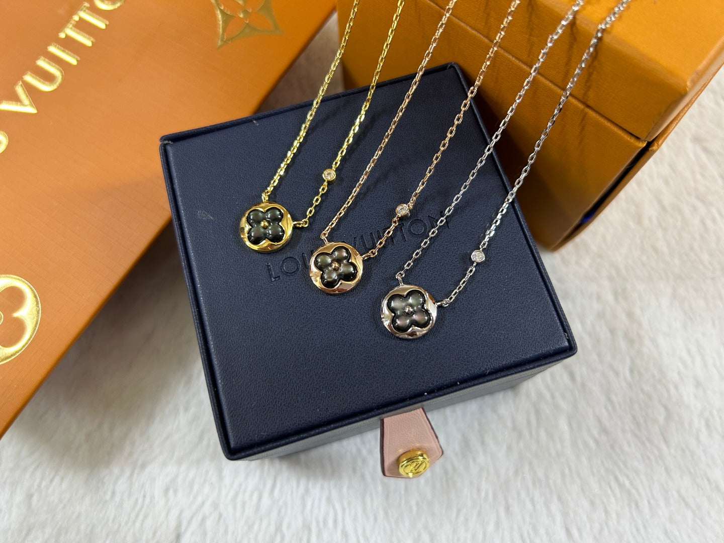 Black Onyx Clover Round Disc Pendant Necklace