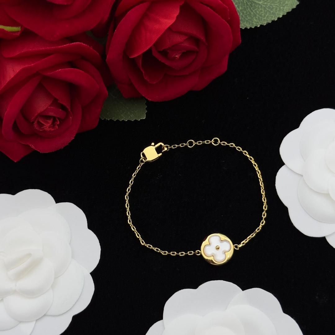 Mother of Pearl Clover Medallion 3-Piece Set