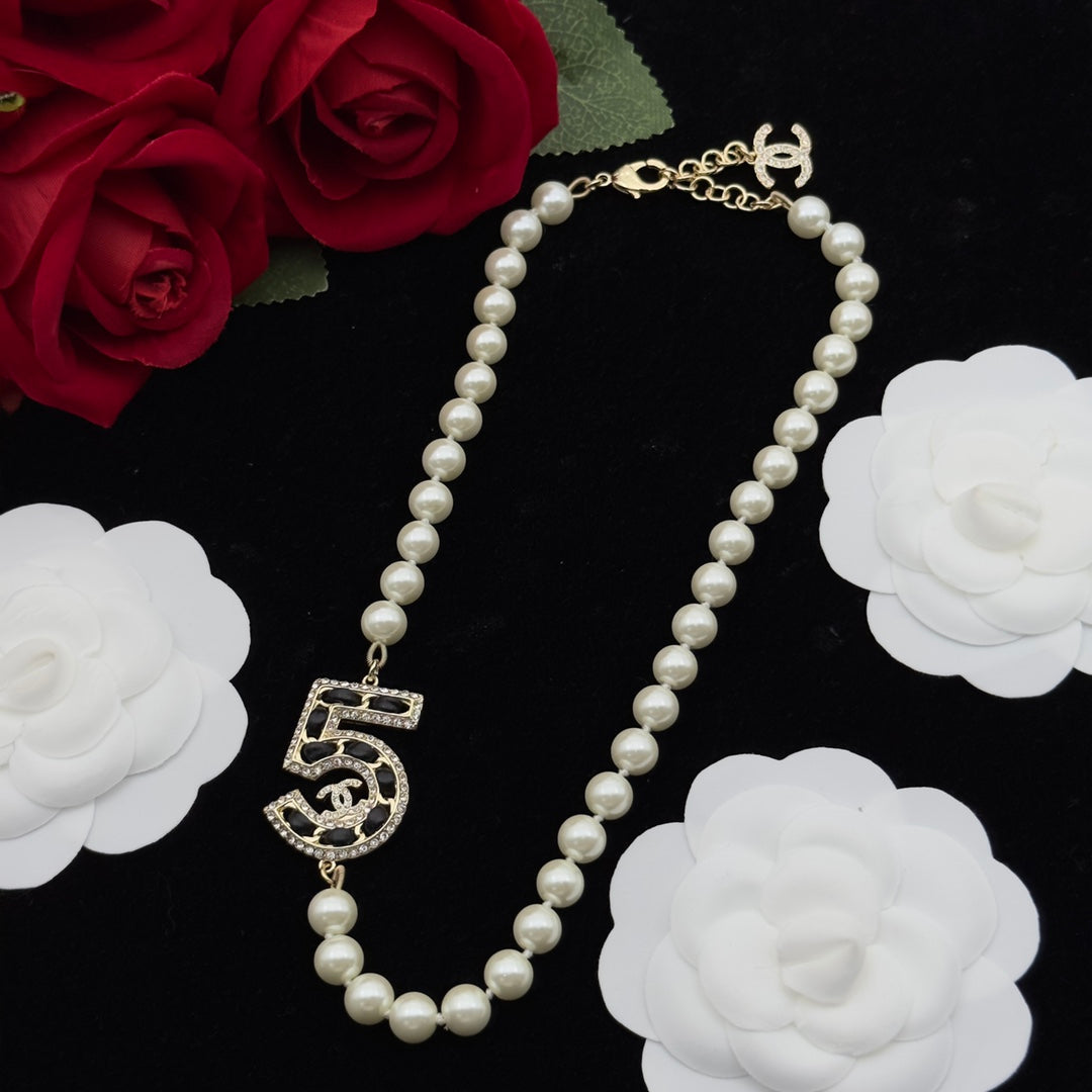 Oversized Crystal & Black Cutout Number '5' Pendant Jewelry Set