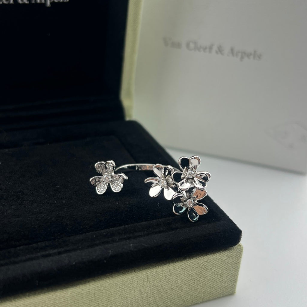 Clover Three-Flower Open Ring