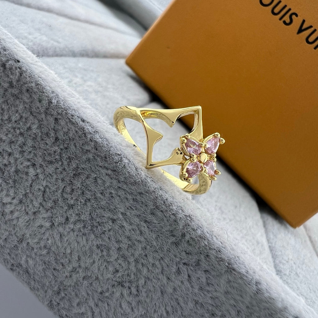 Four-Leaf Clover Pink Diamond Plum Blossom Dart Openwork Ring