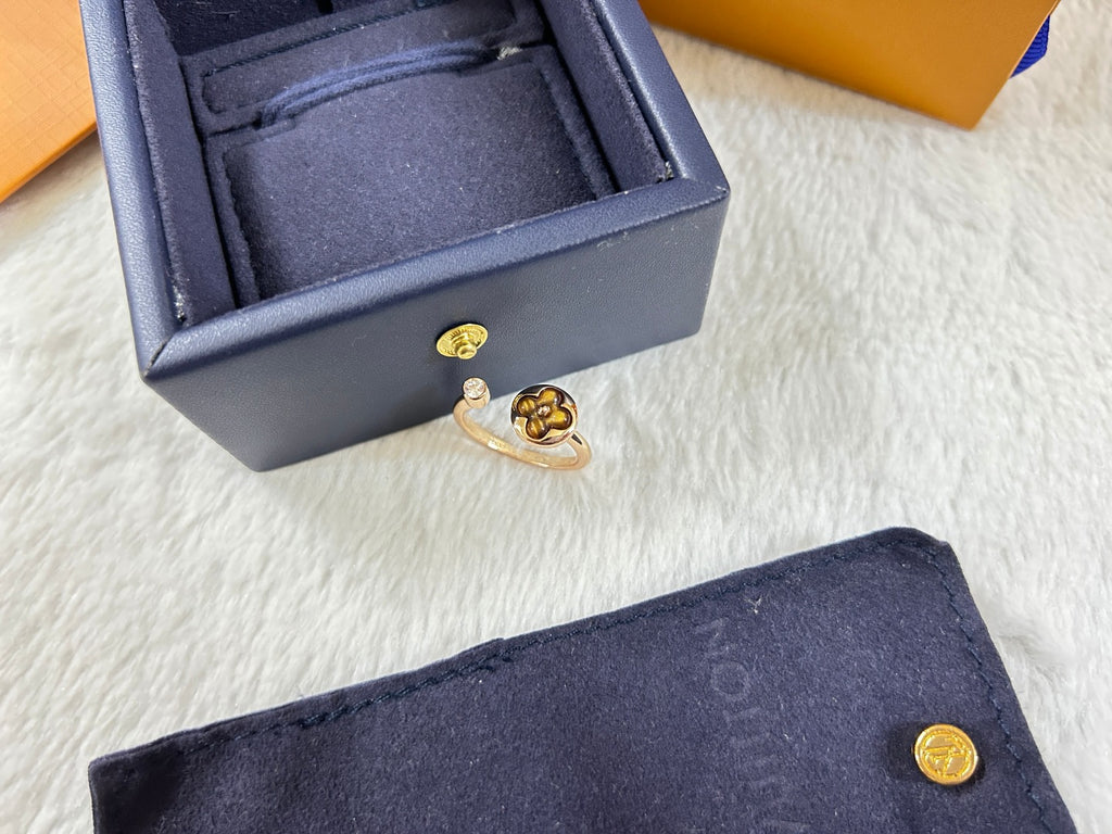 Tiger's Eye Round Four-Leaf Clover Open Ring