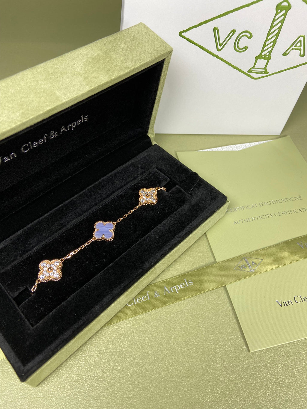 Violet Diamond-Studded Five-Flower Bracelet