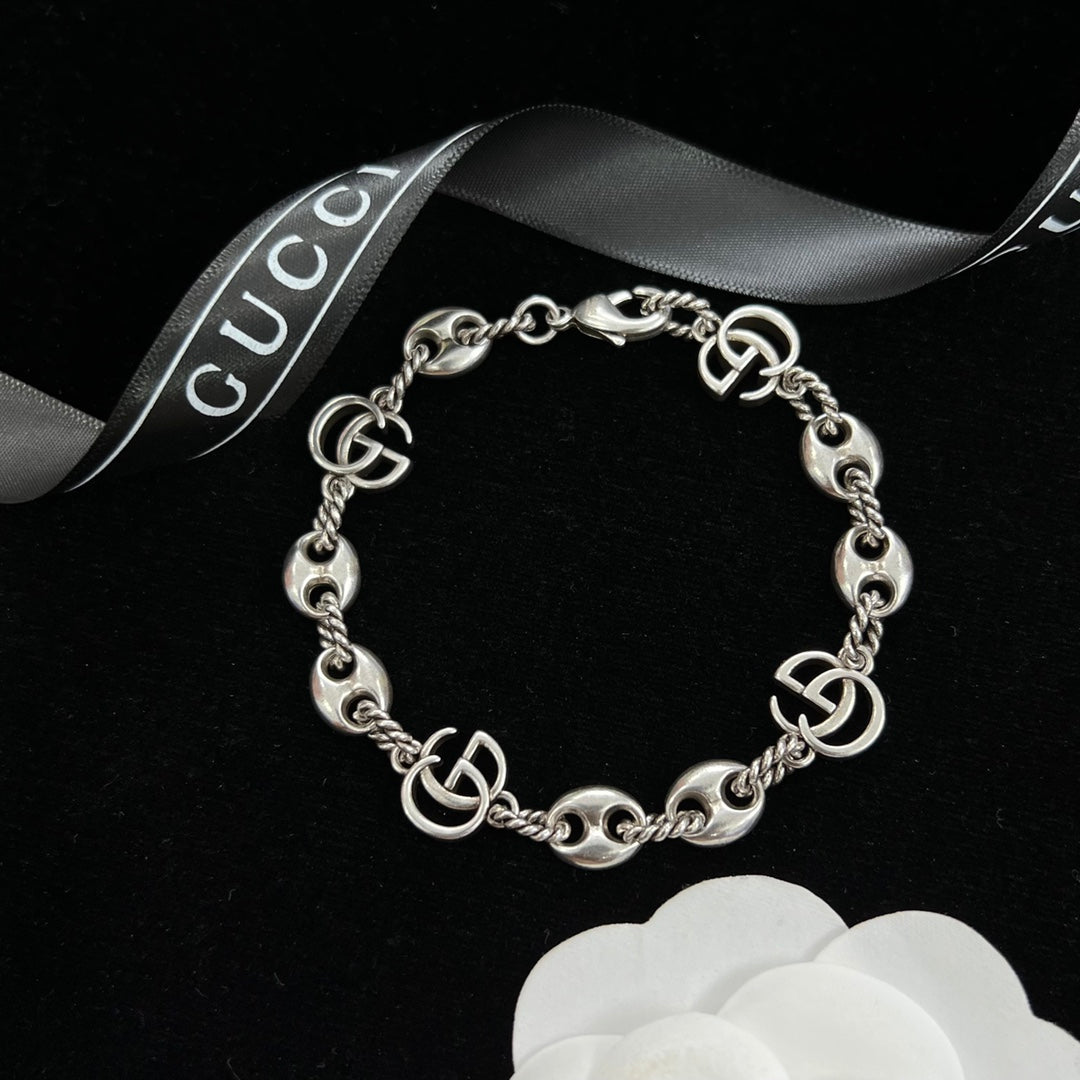 Logo Link Chain Set with White Flower Accent