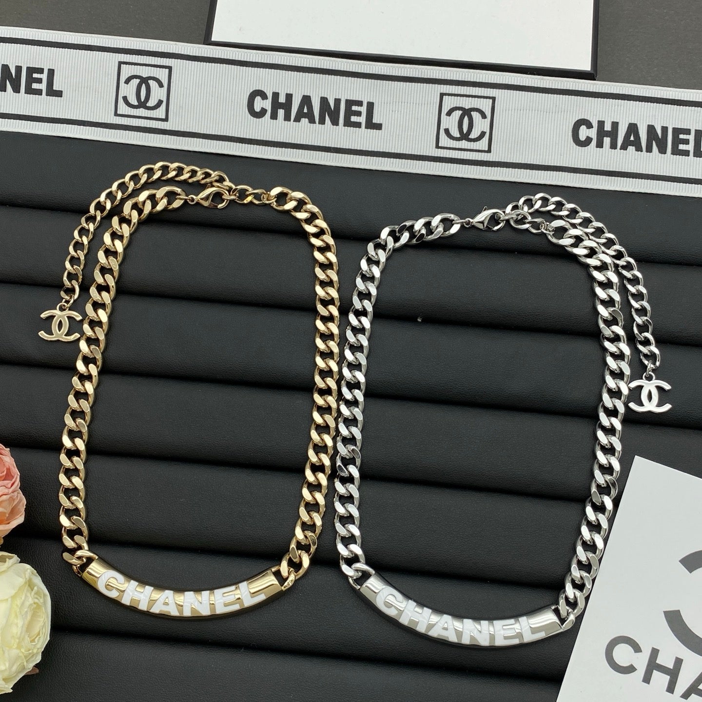 Bold Curb Chain Choker Necklace with Engraved Bar Plate Pendant – Gold & Silver