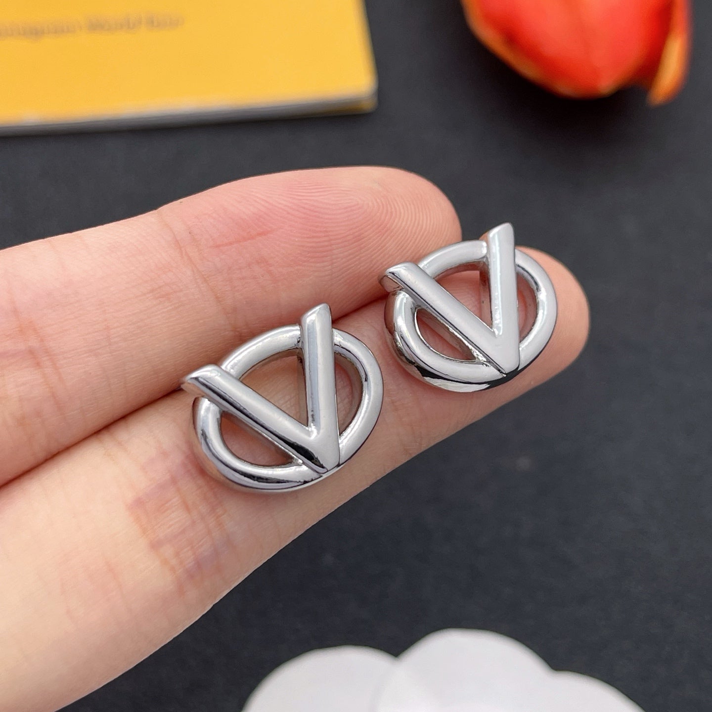Minimalist V-Letter Logo 4-Piece Jewelry Set