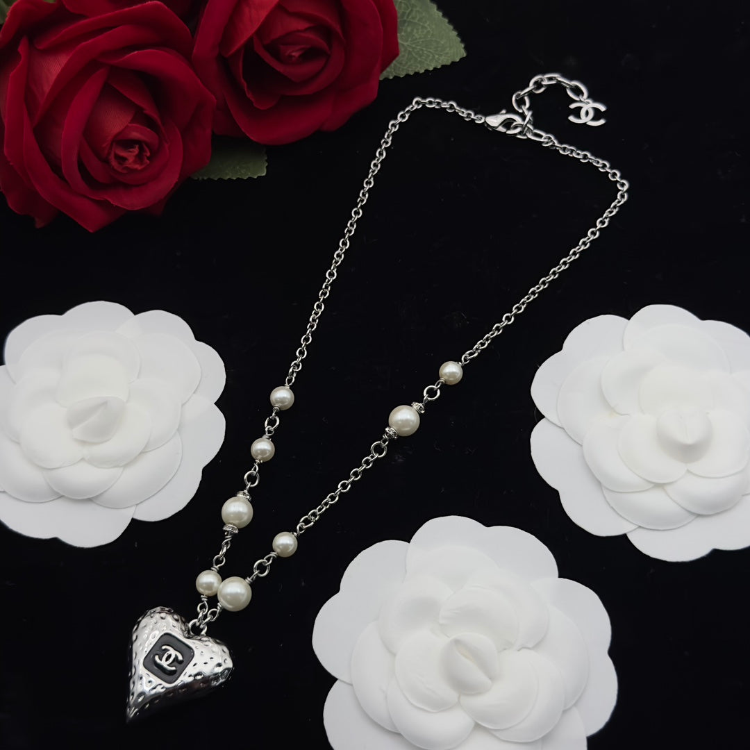 Hammered Heart Pendant Pearl & Chain Necklace