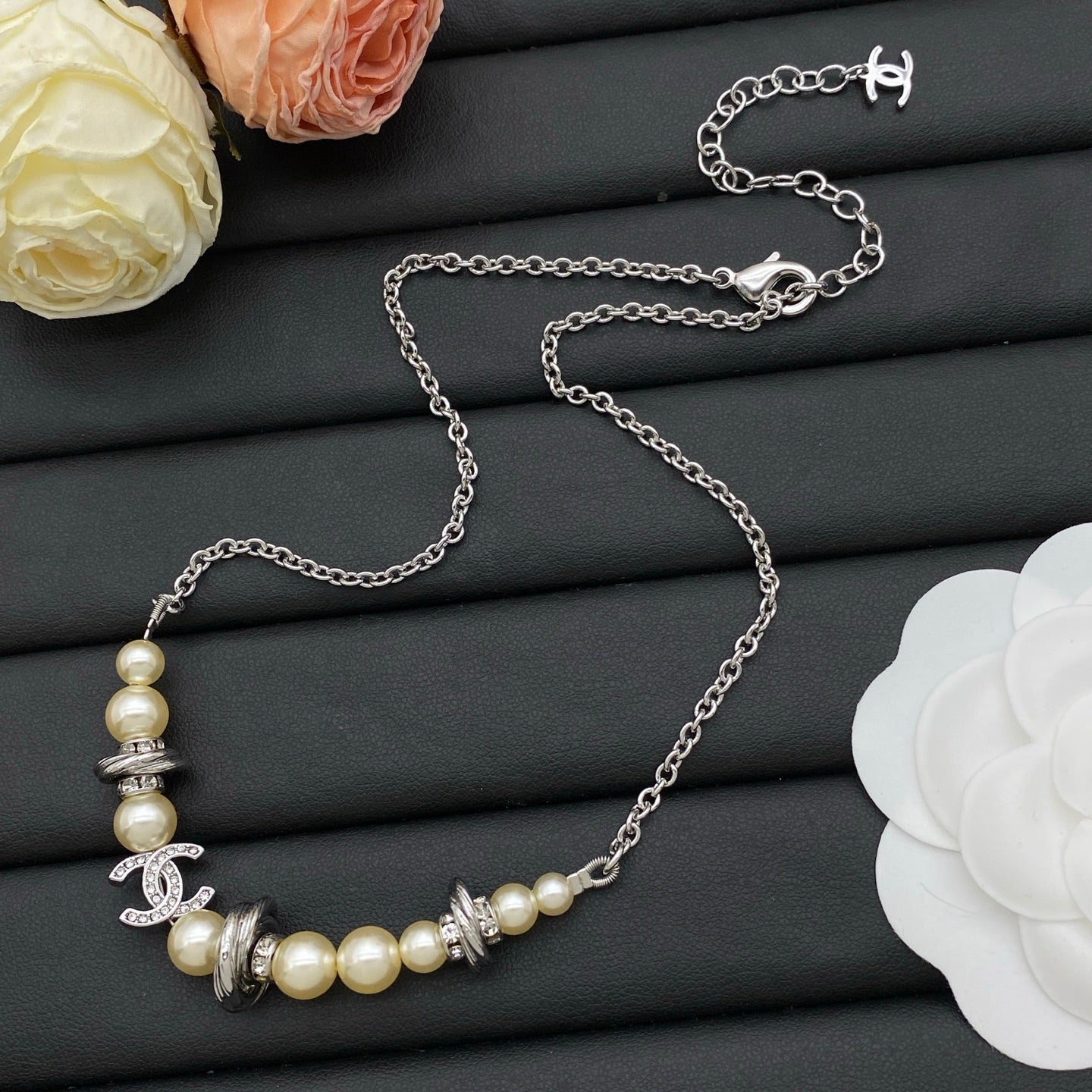 Faux Pearl Beaded Choker Necklace with Crystal Rondelle Accents – Gold & Silver