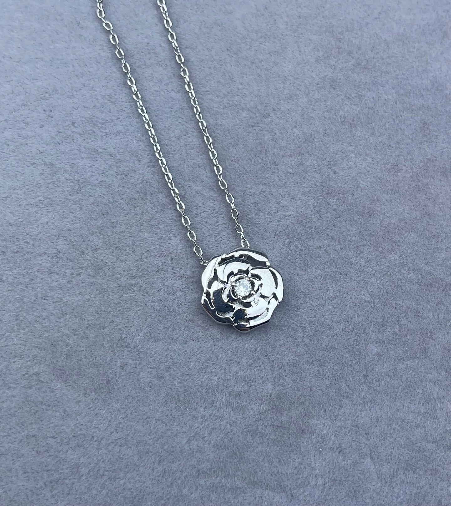 Polished Rose Flower Crystal Center Pendant Necklace