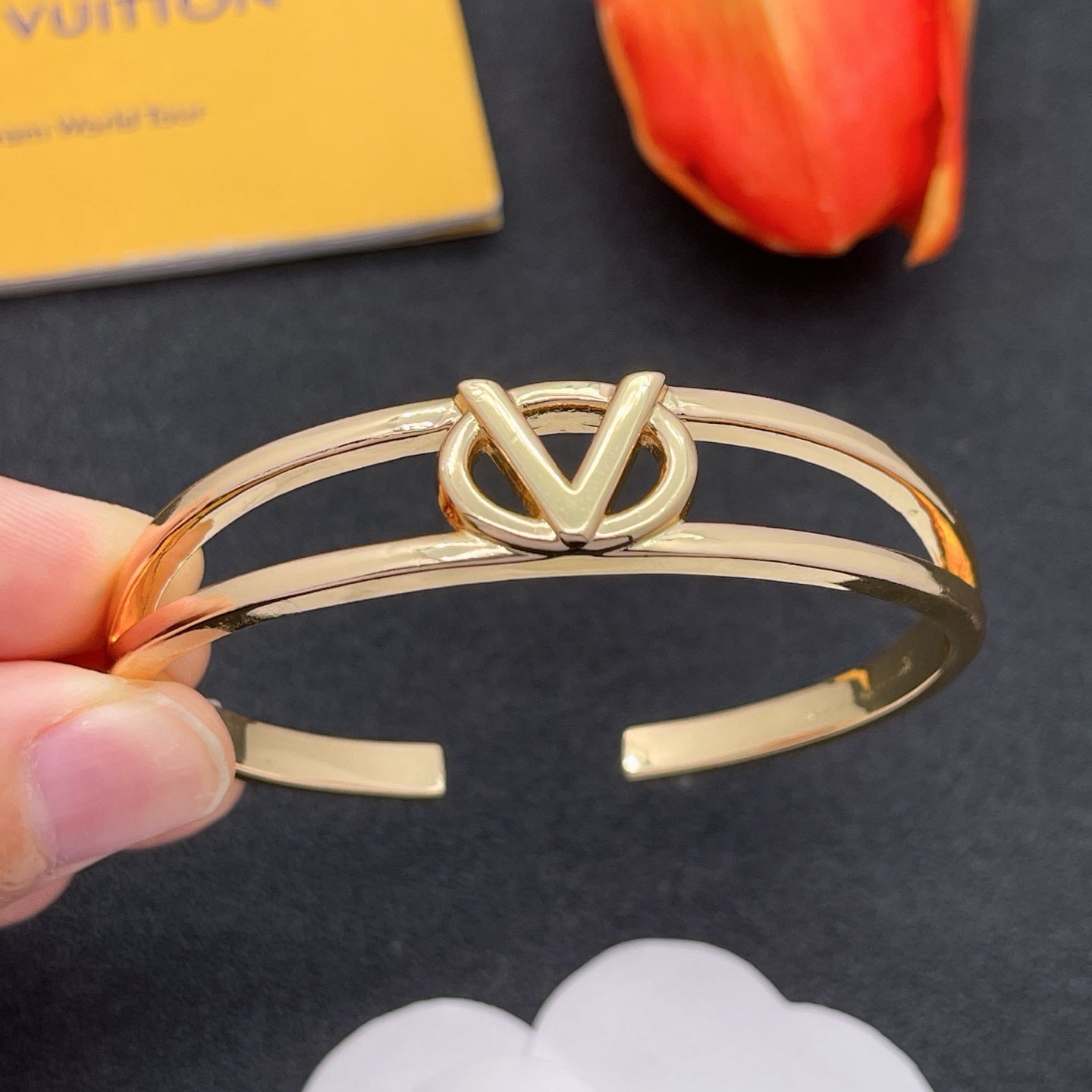 Minimalist V-Letter Logo 4-Piece Jewelry Set