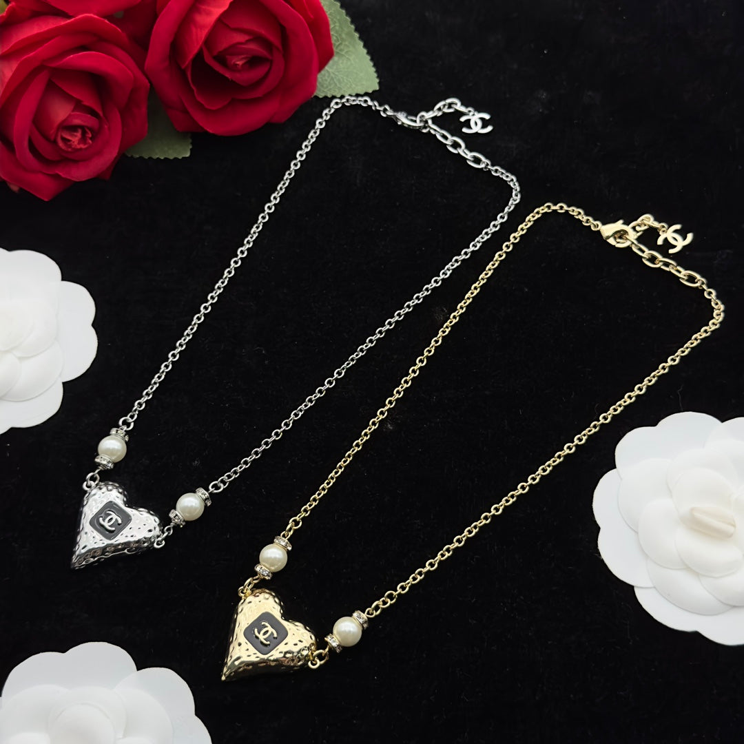 Hammered Heart Pendant Cable Chain Necklace with Pearl Accents
