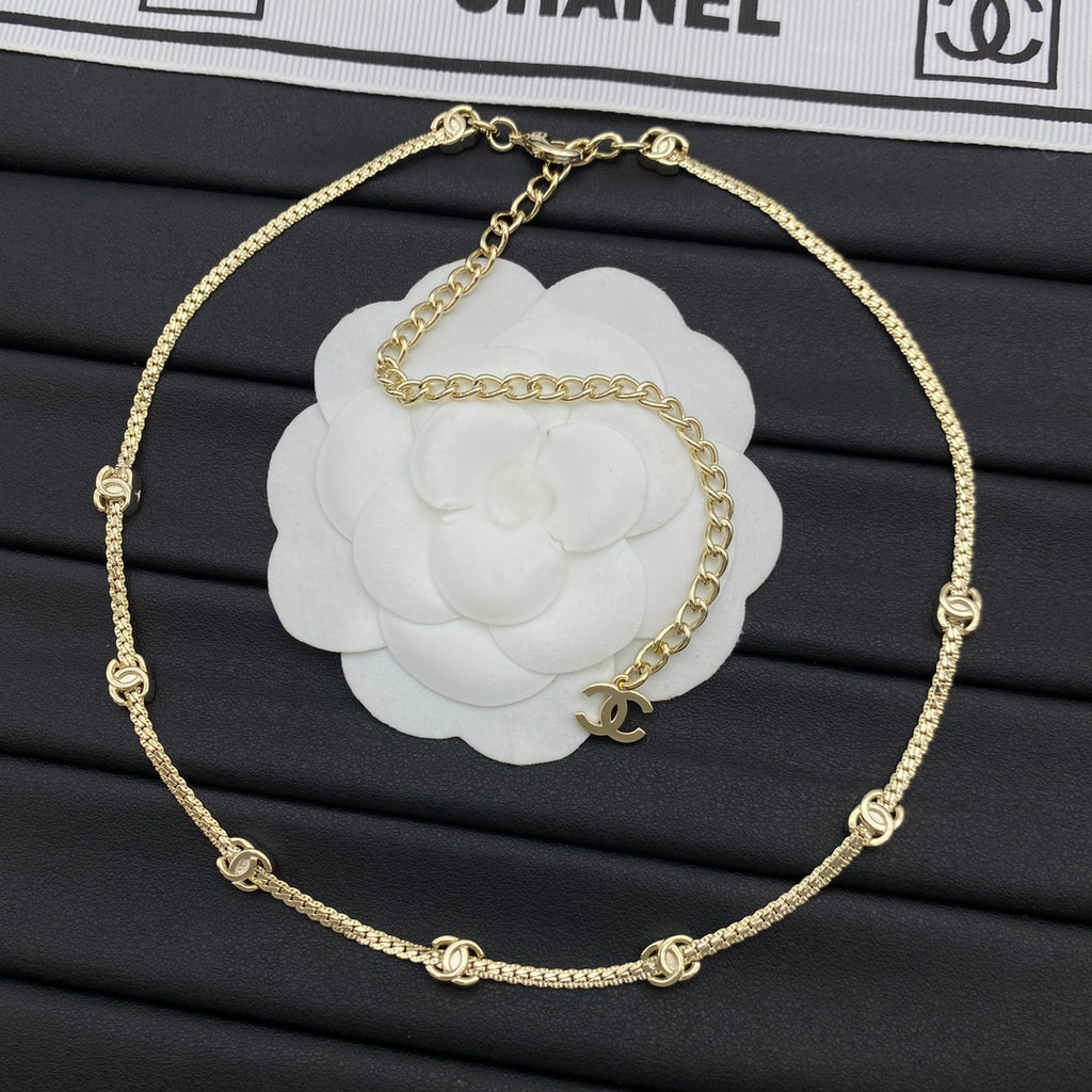 CC Logo Circle Station Box Chain Choker Necklace – Gold & Silver