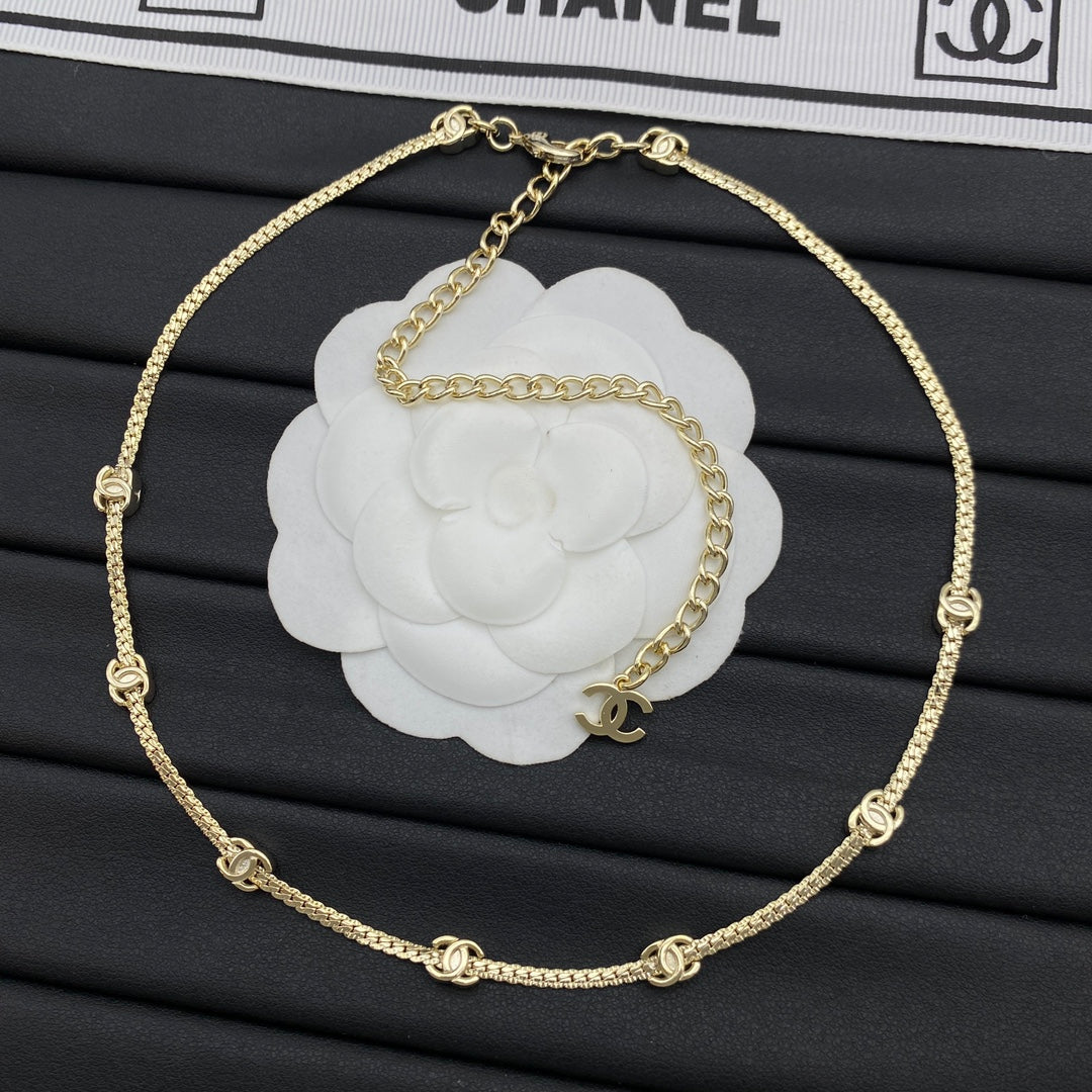 CC Logo Circle Station Box Chain Choker Necklace – Gold & Silver