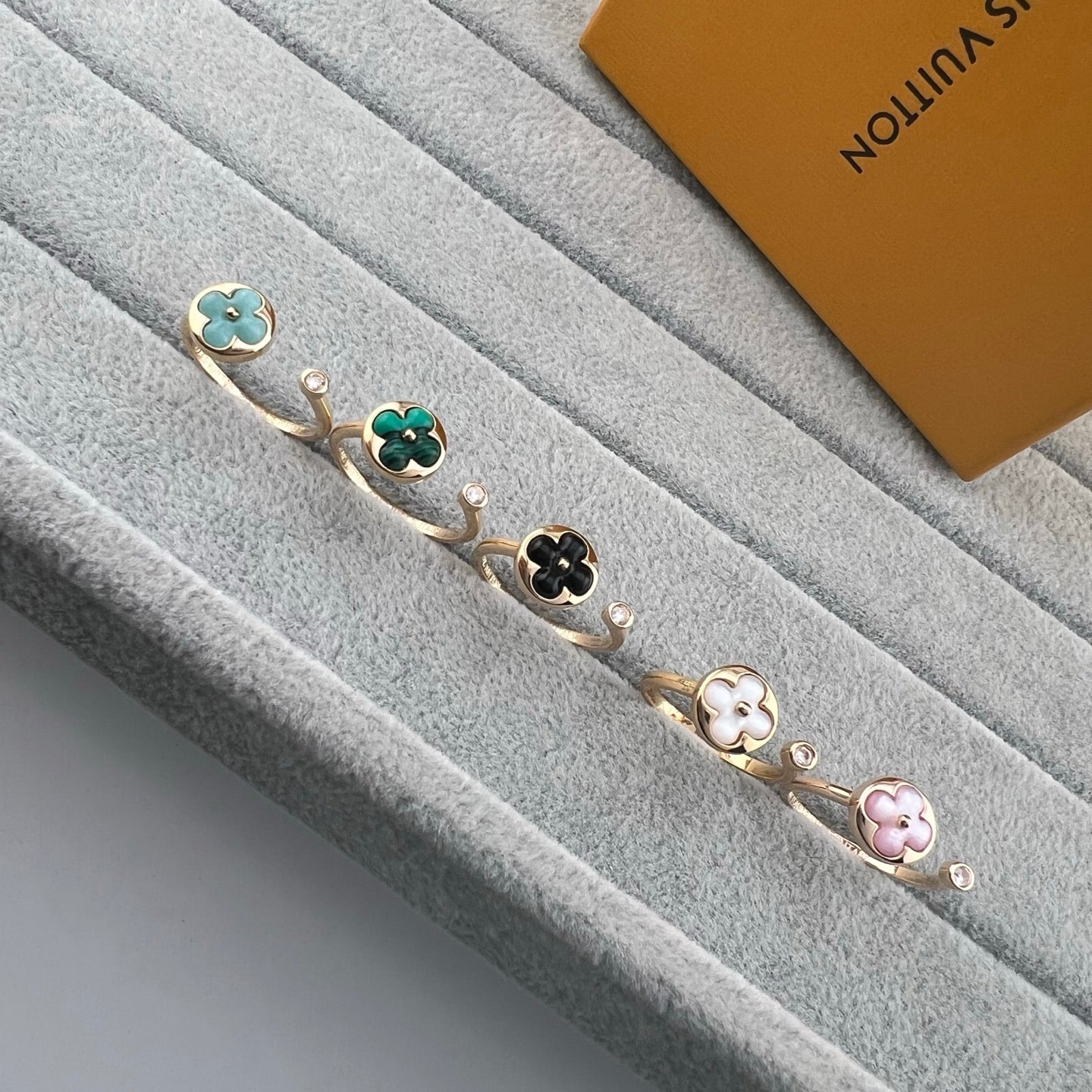 Round Four-Leaf Clover Diamond-Set Open Ring