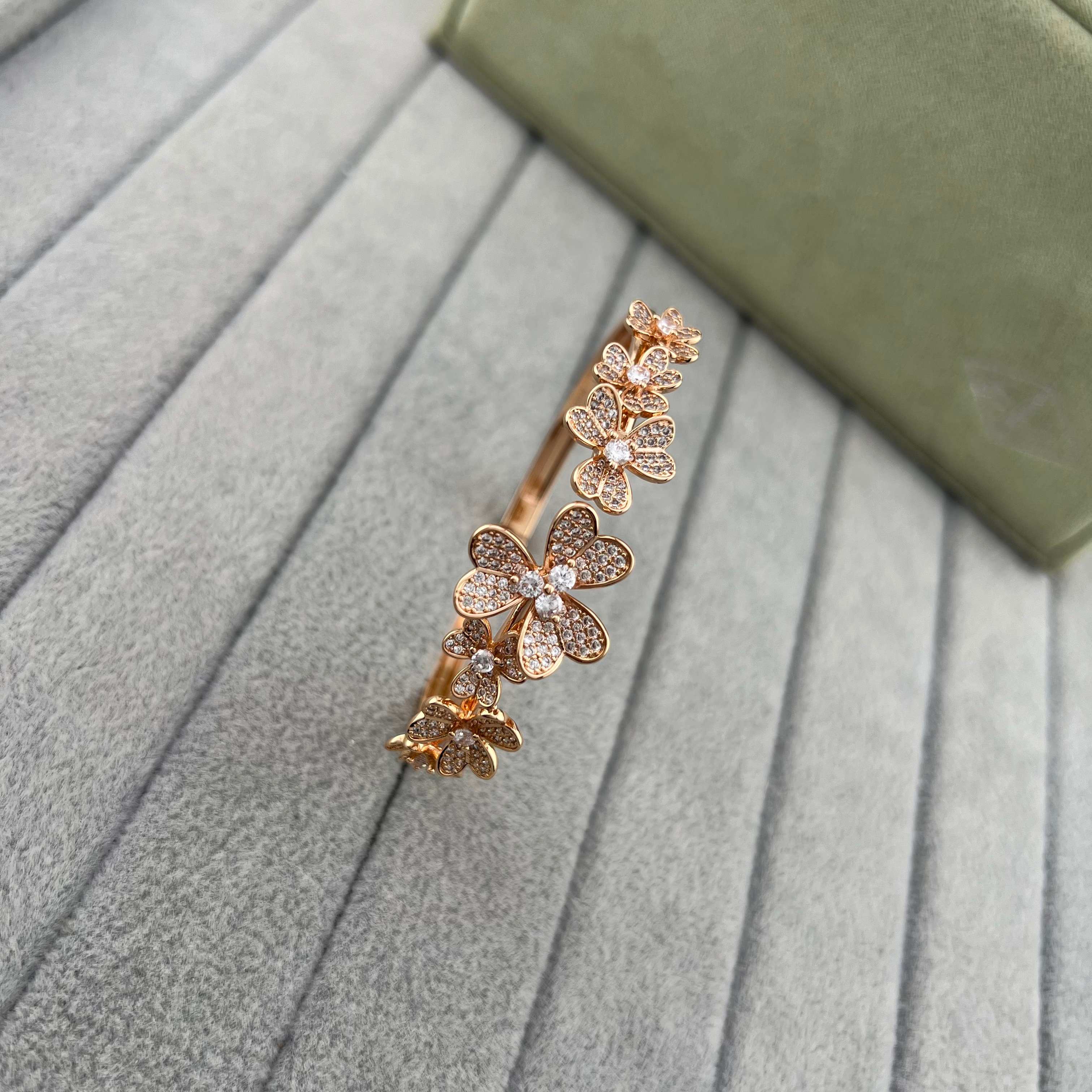 Clover Full Diamond Blossom Bracelet