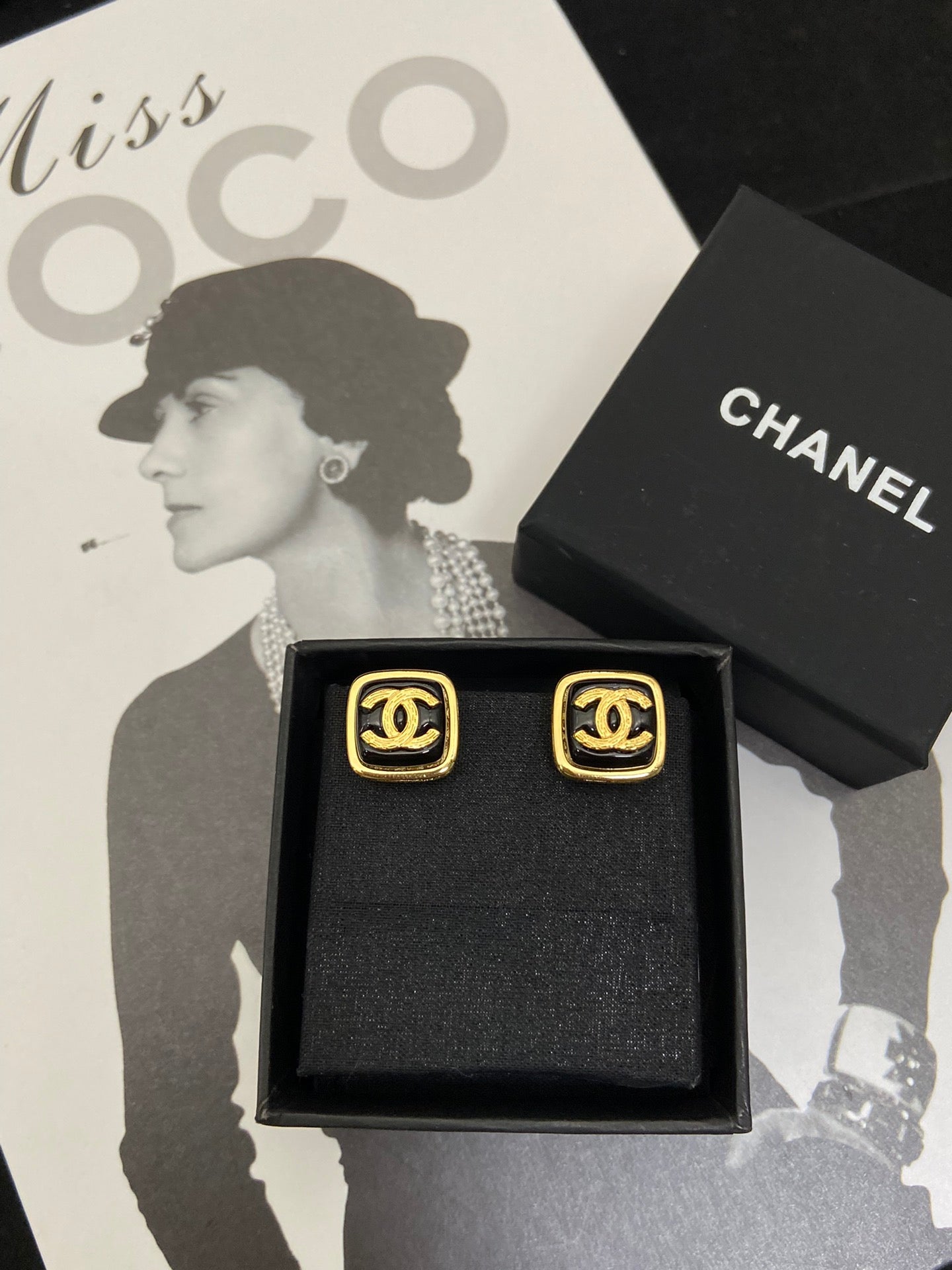 Black Enamel CC Logo Chunky Chain Necklace & Stud Earrings Set