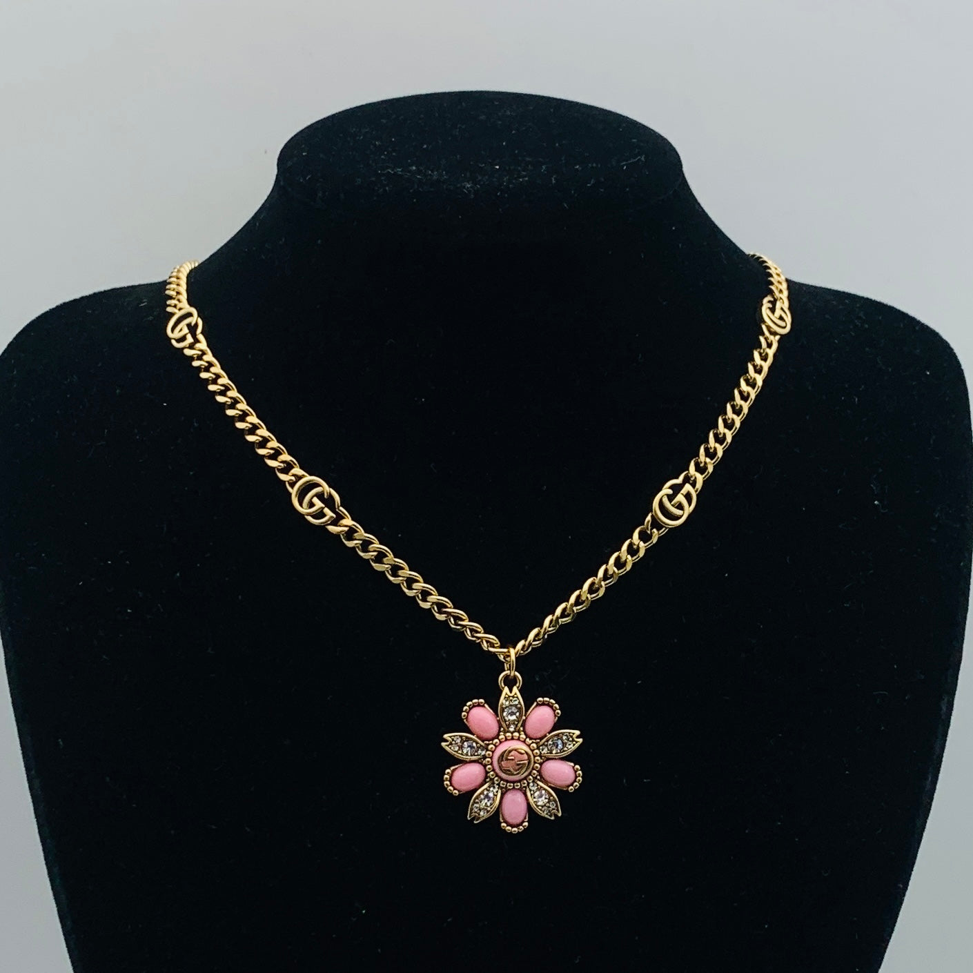 Gold Pearl Daisy Flower Logo Jewelry Set