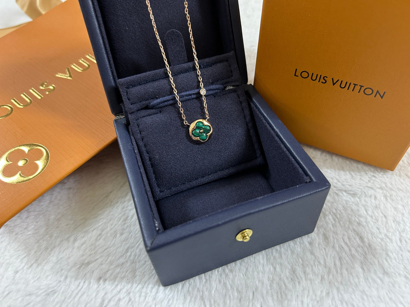 Malachite Green Clover Round Disc Pendant Necklace