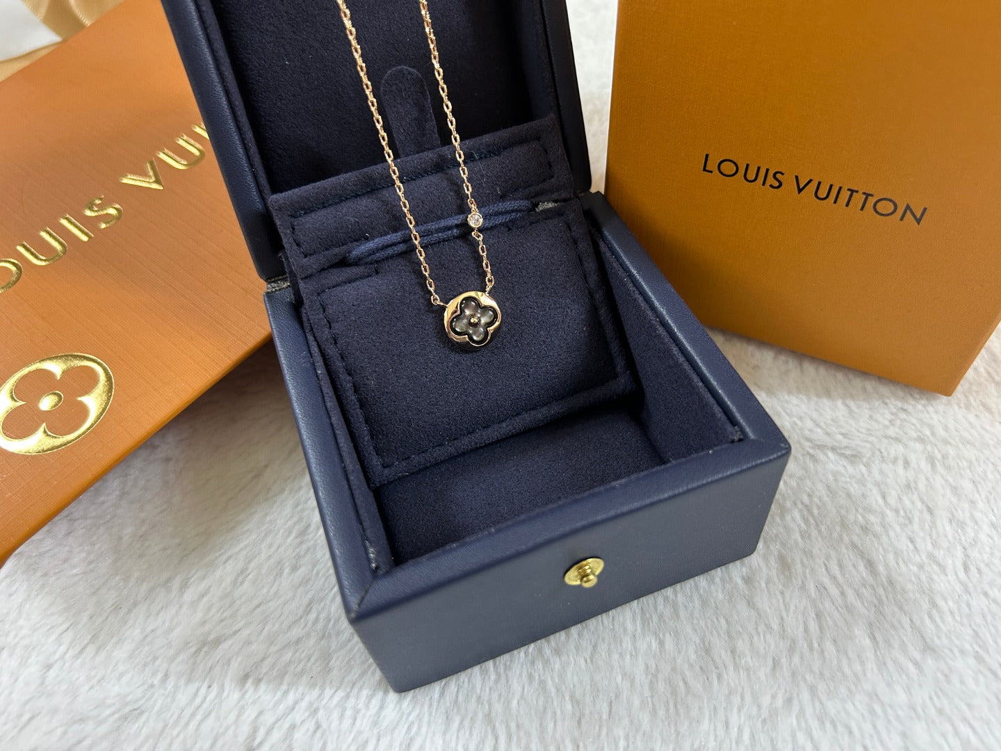Black Onyx Clover Round Disc Pendant Necklace