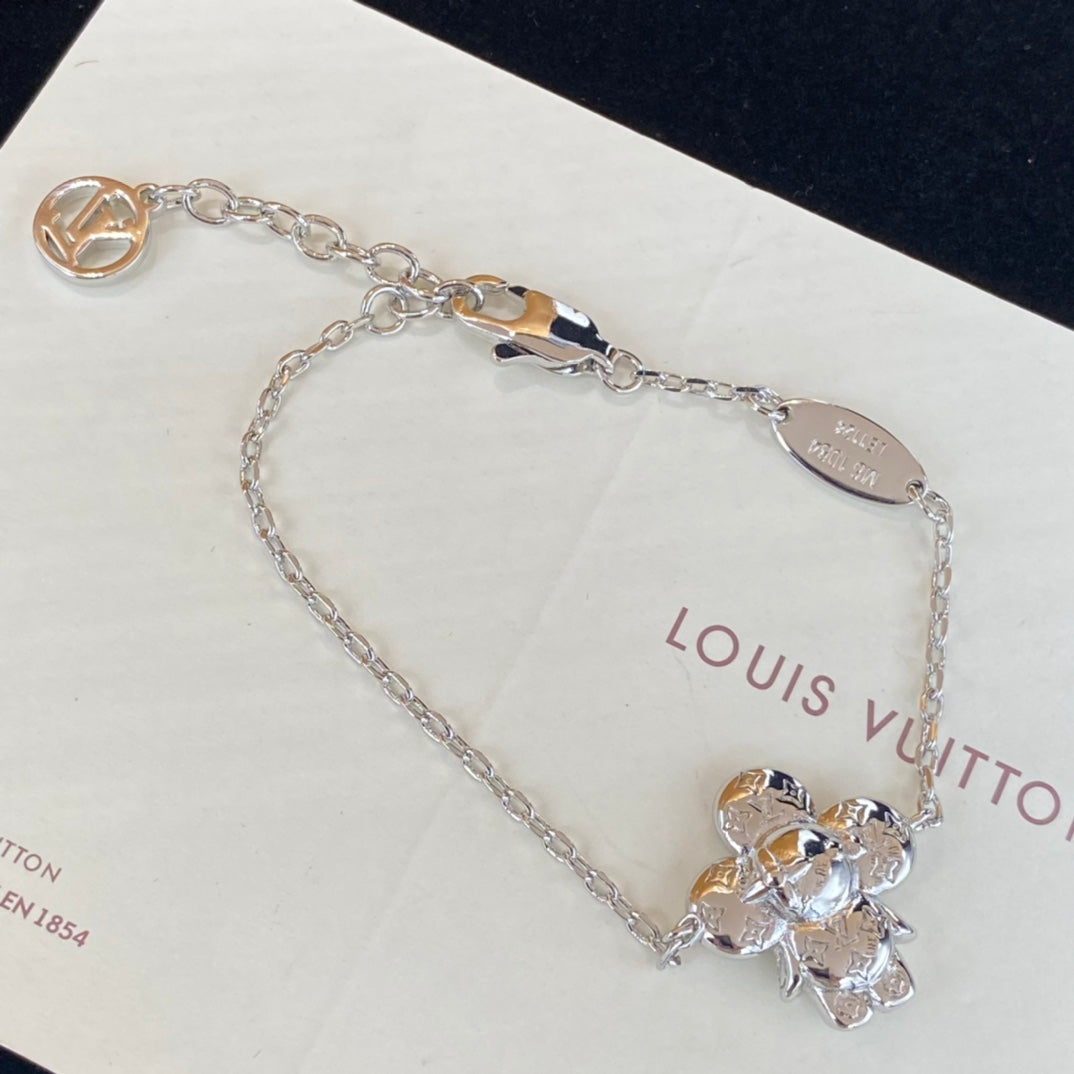 Sculptural Stacked Clover Blossom Charm Set