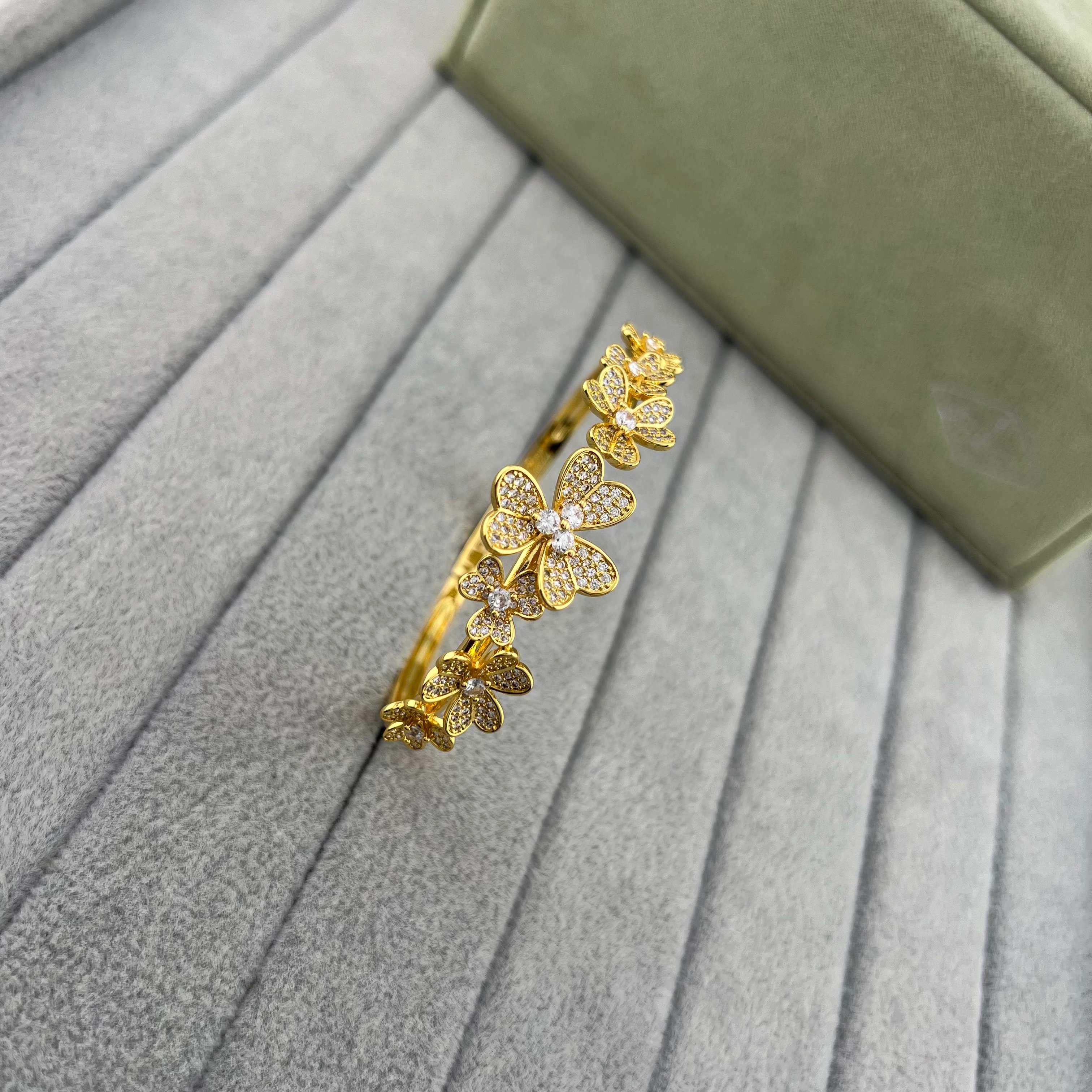 Clover Full Diamond Blossom Bracelet