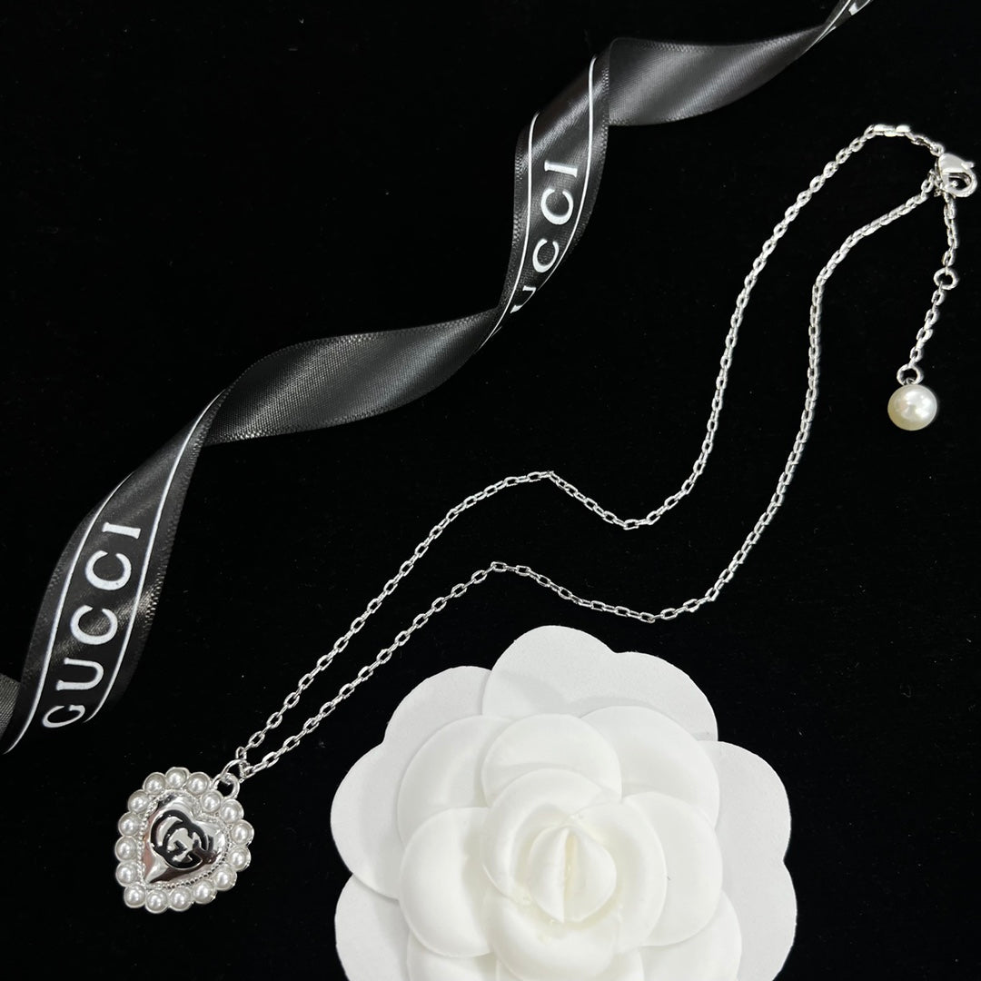 Pearl Border Heart Logo Pendant Jewelry Set