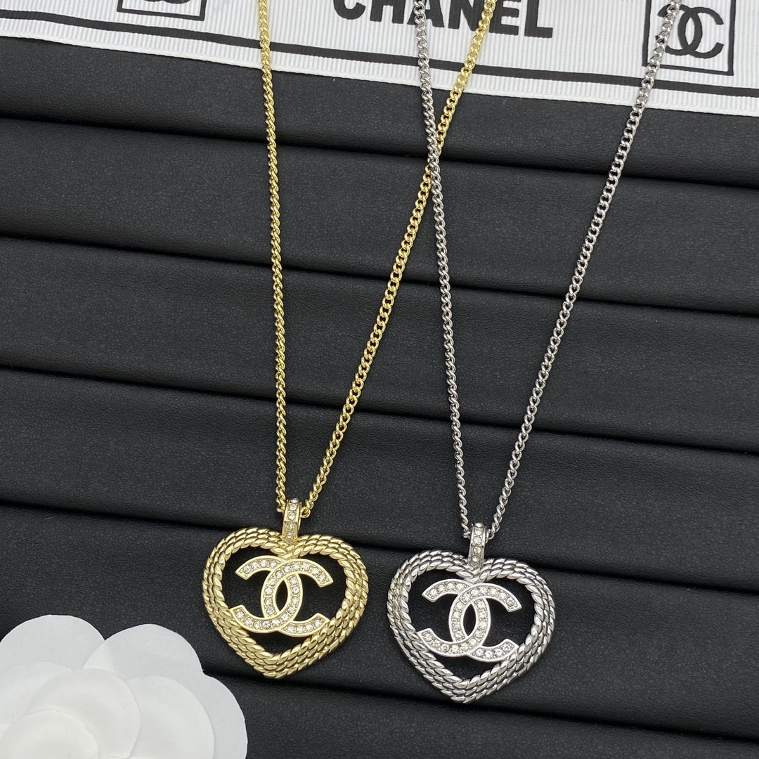 Rope Twist Heart Frame CC Pavé Pendant Curb Chain Necklace – Gold & Silver