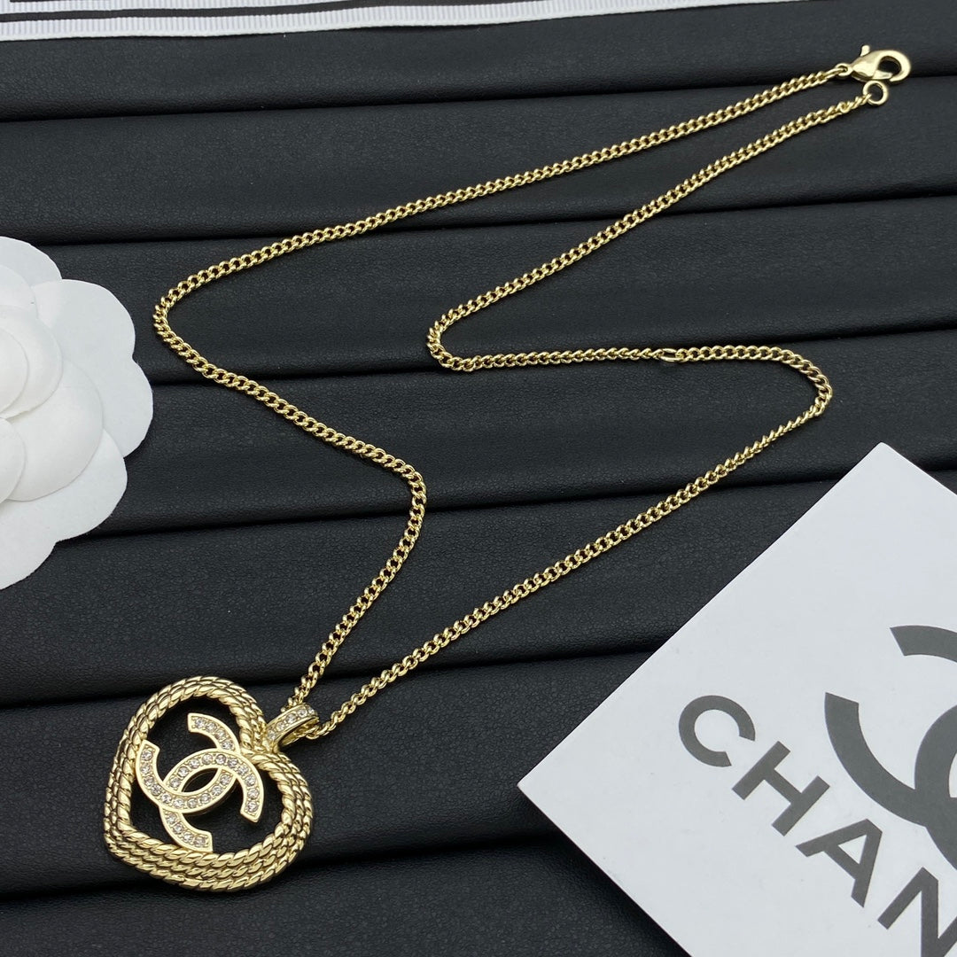 Rope Twist Heart Frame CC Pavé Pendant Curb Chain Necklace – Gold & Silver