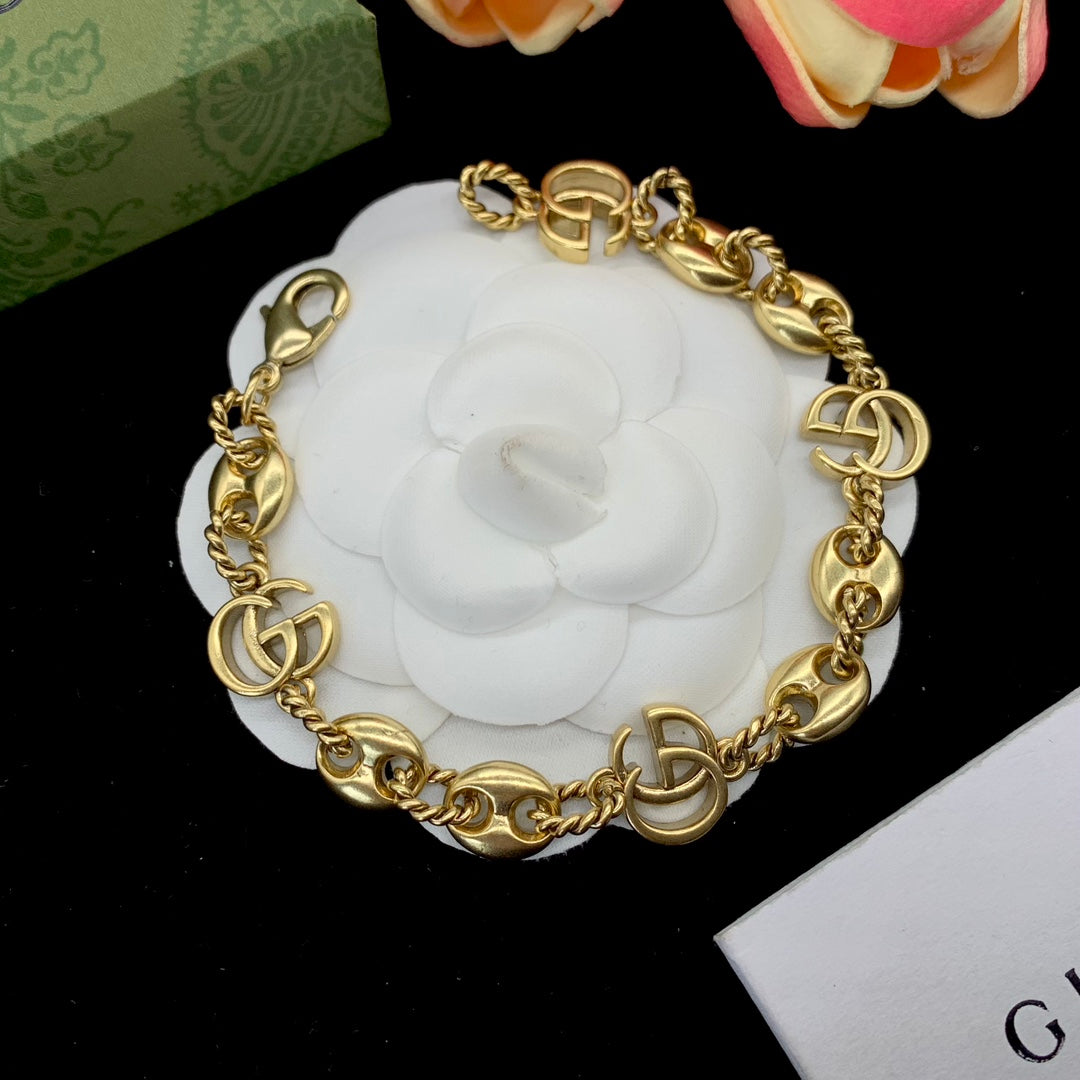Logo Link Chain Set with White Flower Accent